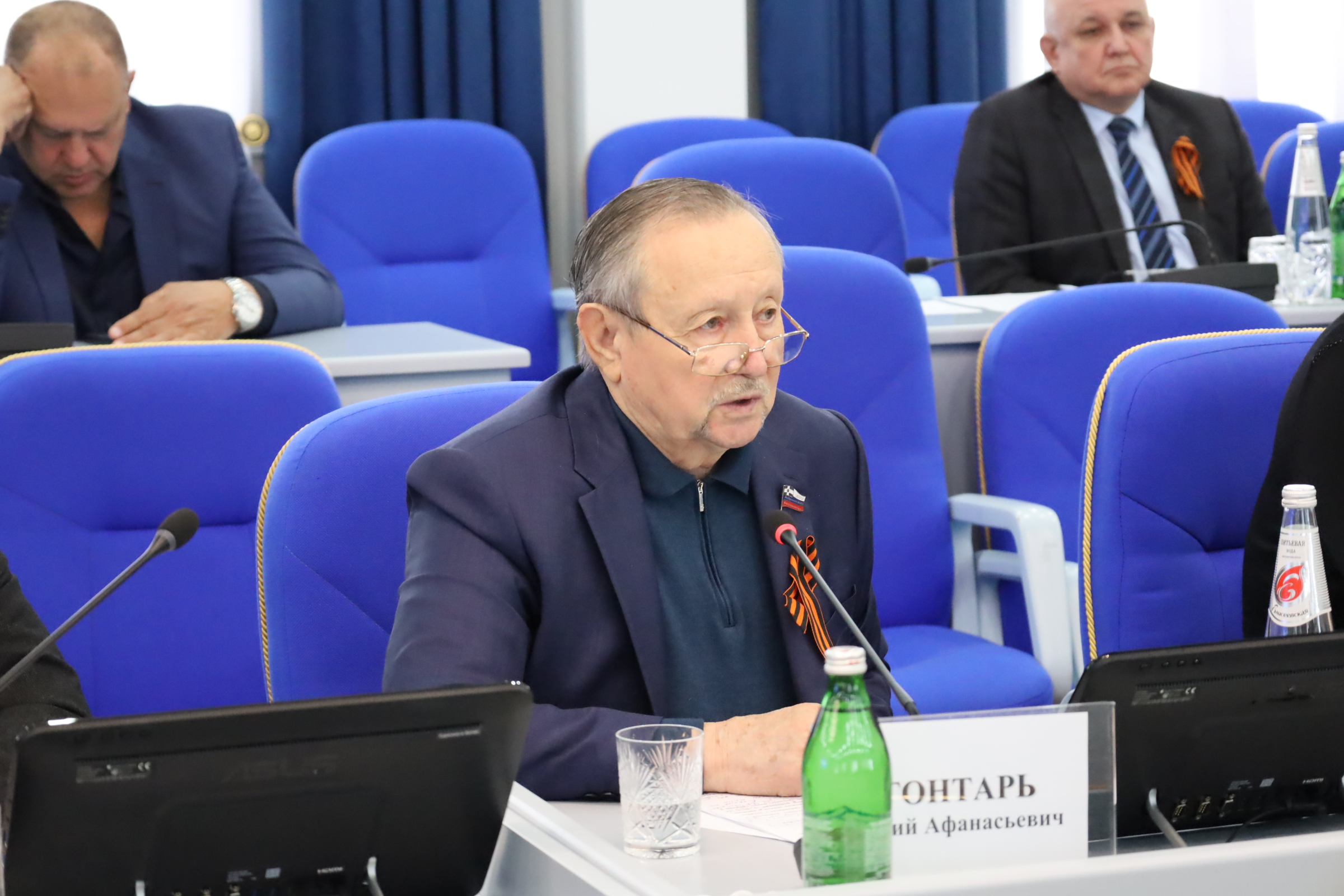 Николай Великдань поручил разобраться с проблемой оплаты товаров и услуг переводом на карту продавца