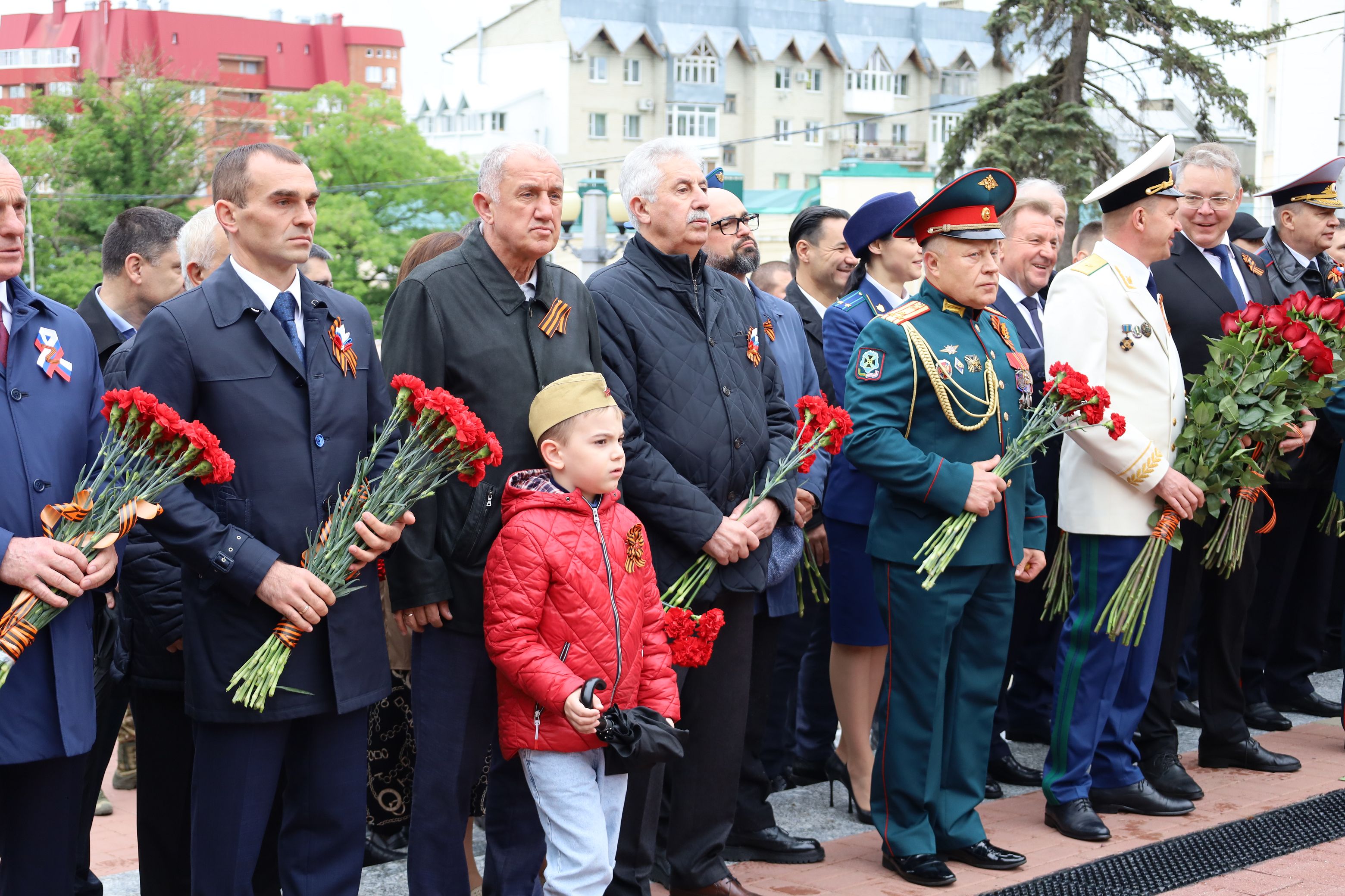 Краевые депутаты почтили память героев Великой Отечественной войны