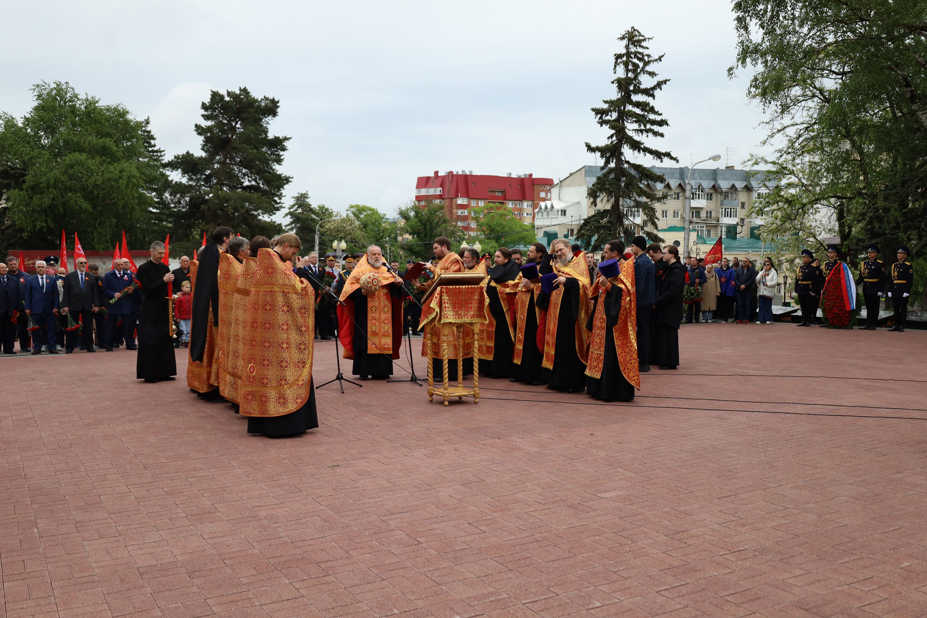 Краевые депутаты почтили память героев Великой Отечественной войны