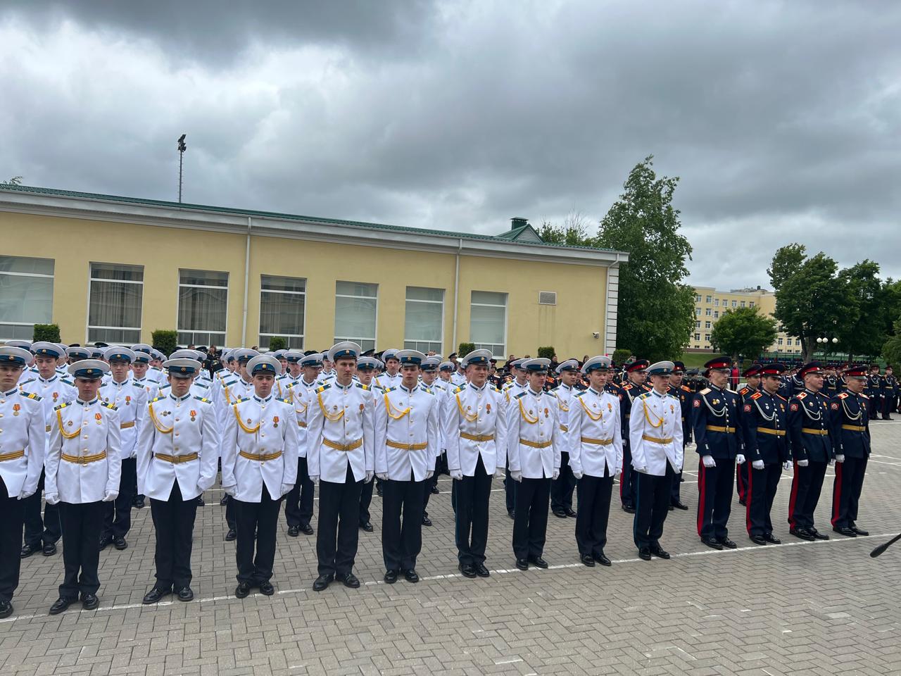 Сергей Шевелев поздравил выпускников кадетского училища с Последним звонком