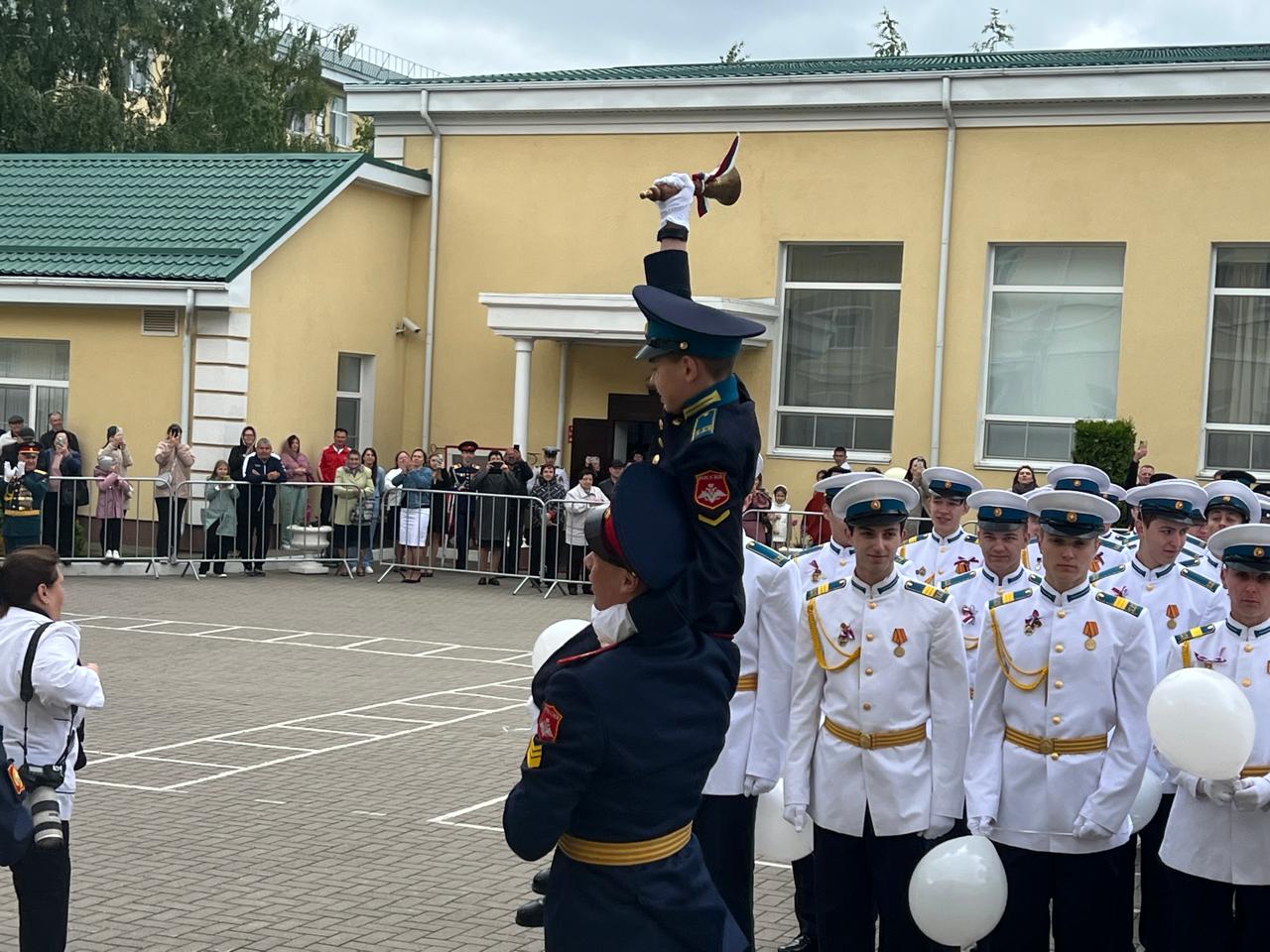 Сергей Шевелев поздравил выпускников кадетского училища с Последним звонком