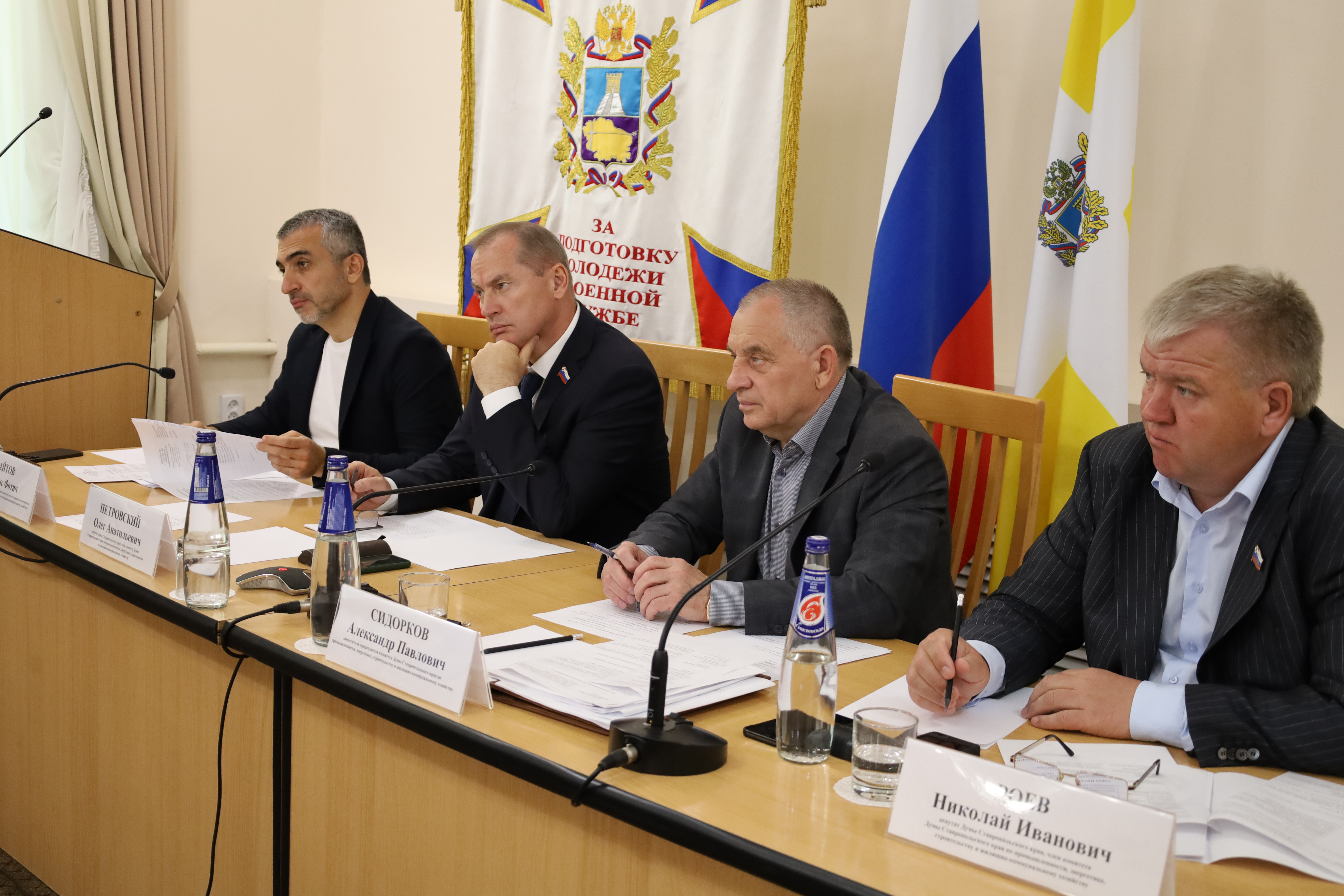 Депутаты держат на контроле вопросы переселения граждан из аварийного жилья