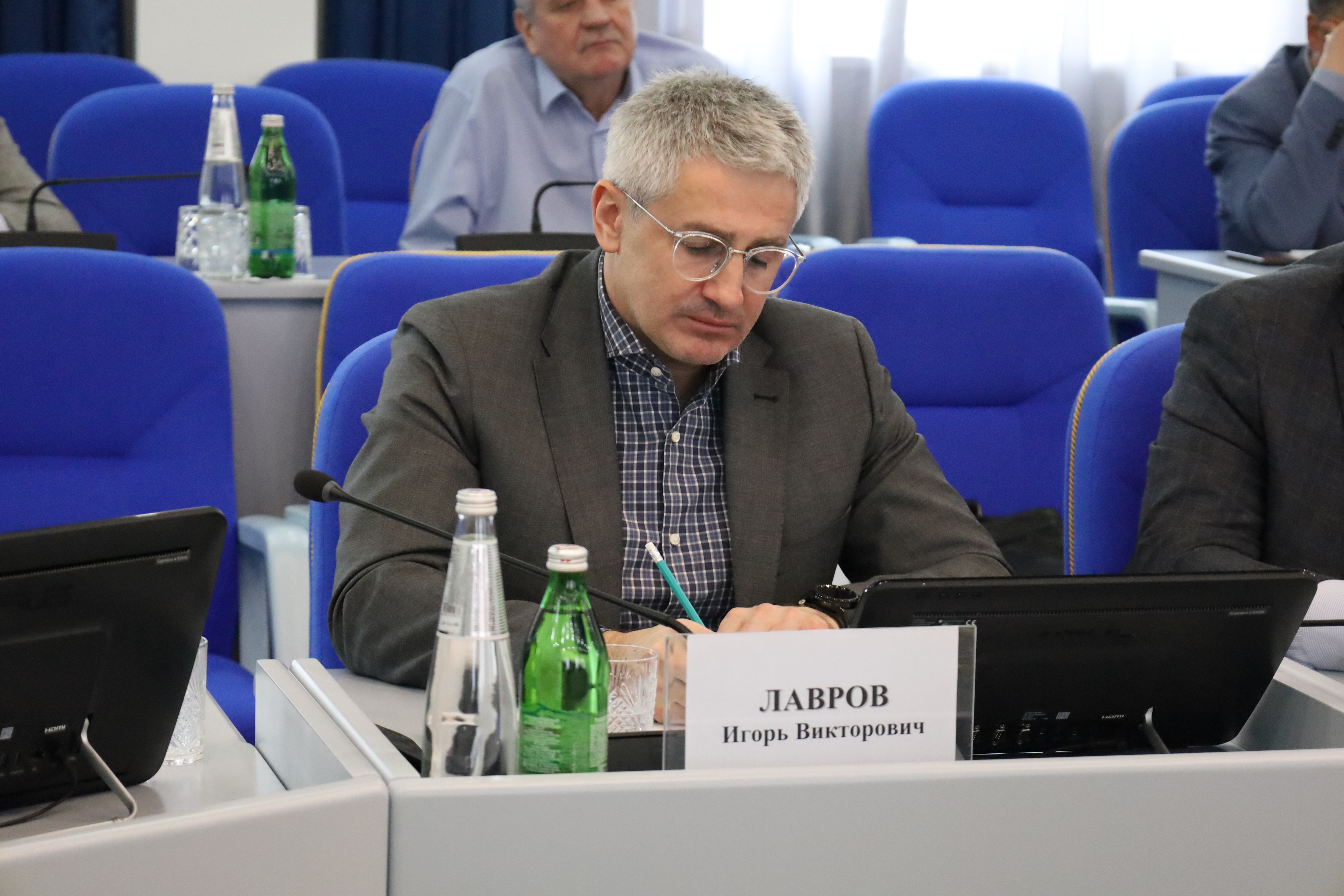 Депутаты работают над краевым законом, регулирующим соцподдержку детей-сирот
