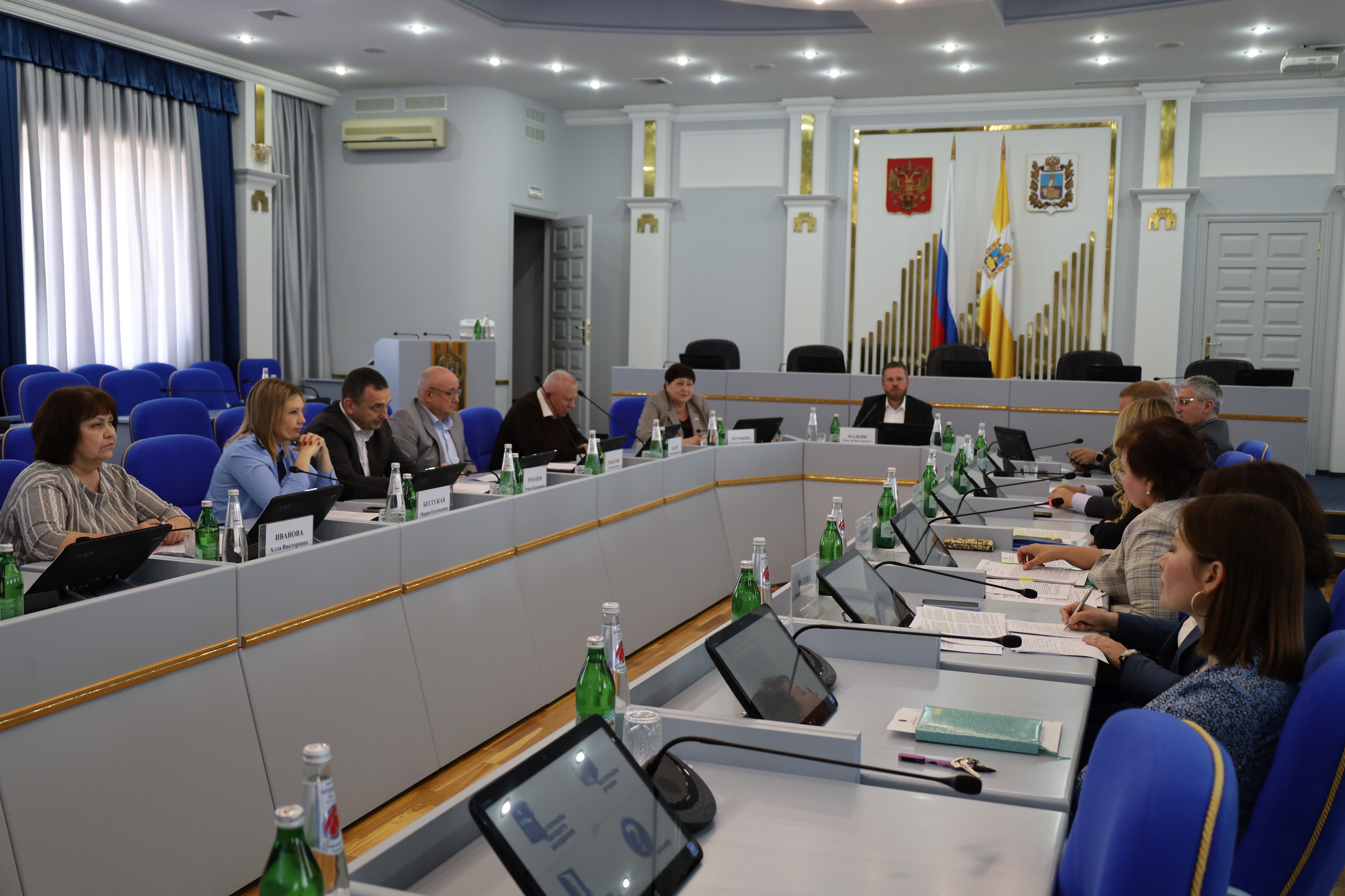 Депутаты работают над краевым законом, регулирующим соцподдержку детей-сирот