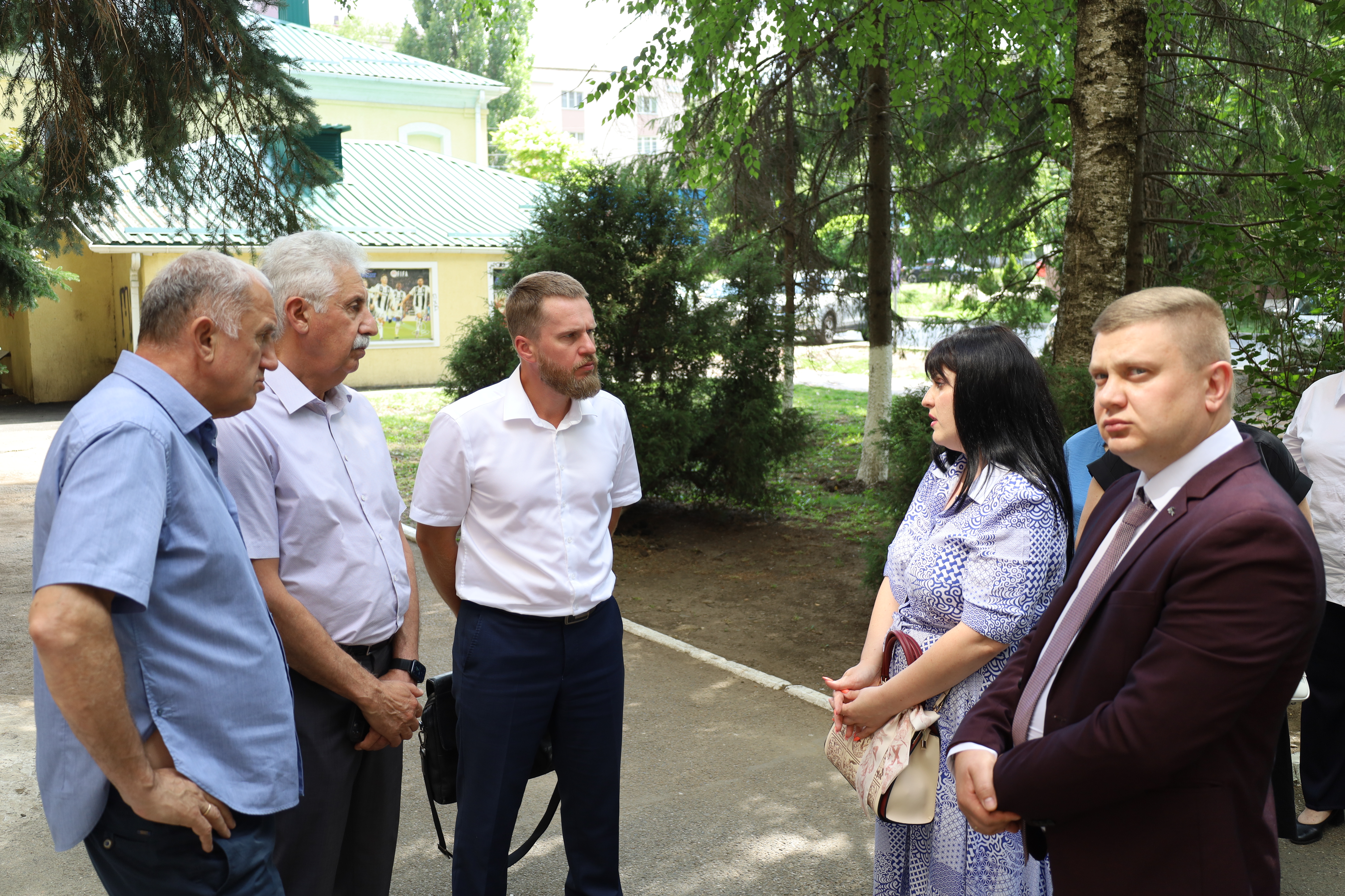 Краевые депутаты ознакомились с организацией архивного дела в государственных архивах региона