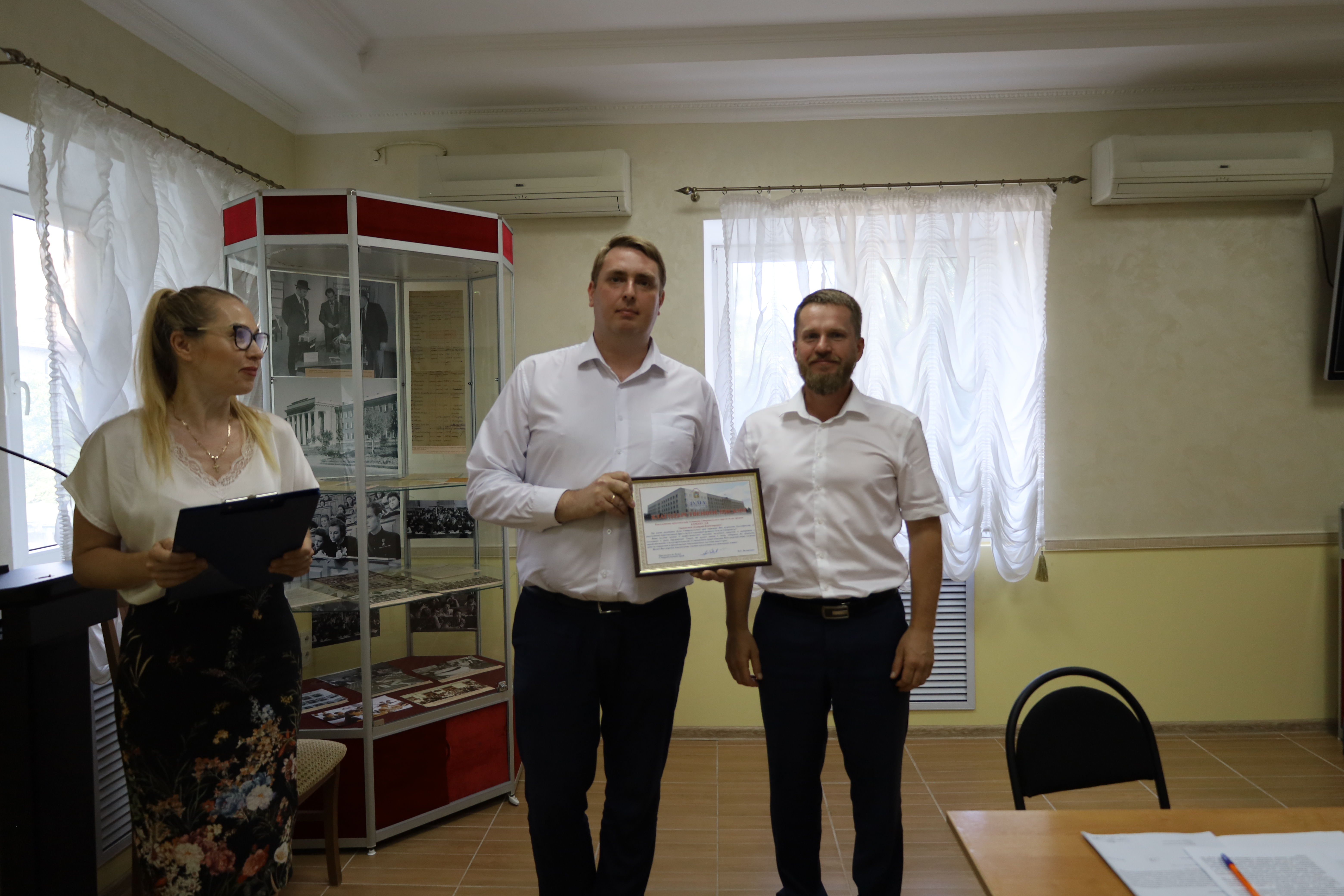 Краевые депутаты ознакомились с организацией архивного дела в государственных архивах региона