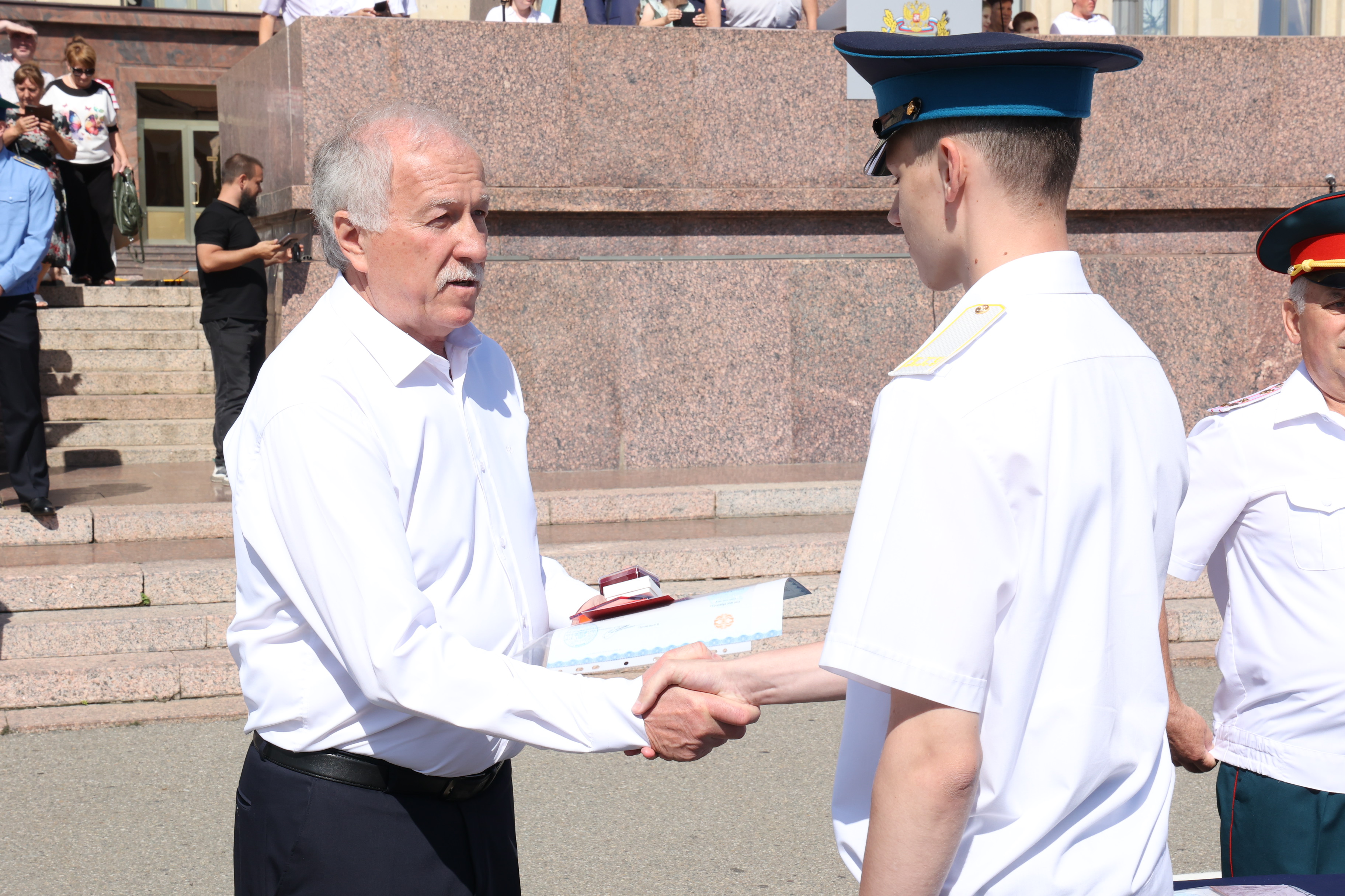 Председатель краевой Думы поздравил кадет Ставропольского президентского училища с получением аттестатов