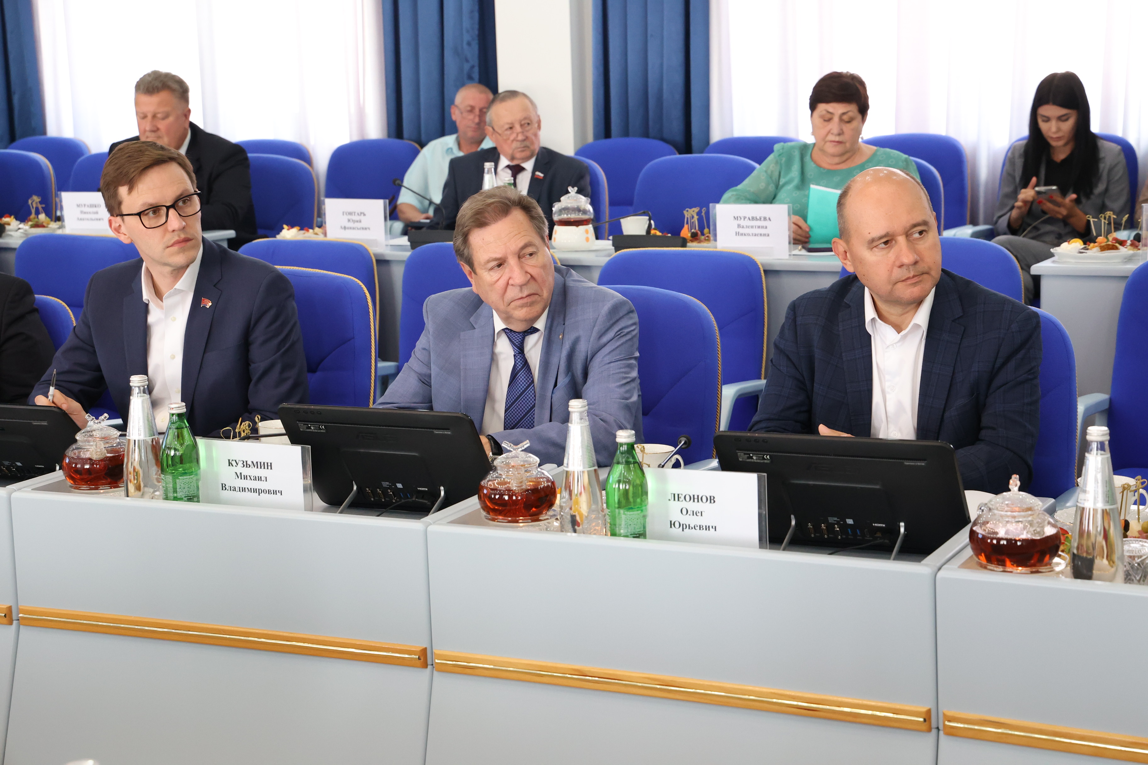Федеральные и краевые депутаты обсудили актуальные проблемы предоставления мер социальной поддержки гражданам