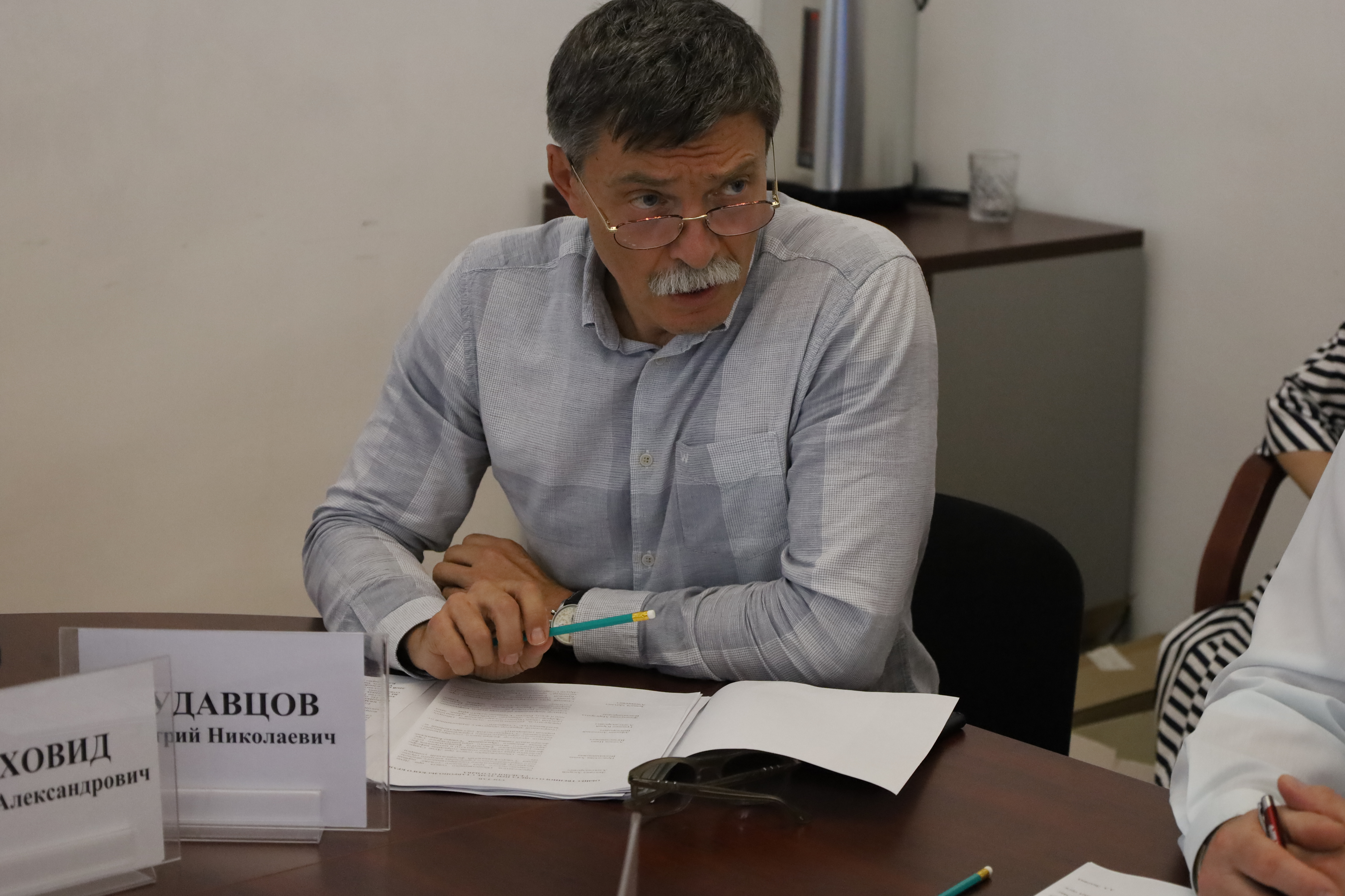 Проблемы кадрового потенциала и меры соцподдержки медиков обсудили члены Общественного совета при Думе края