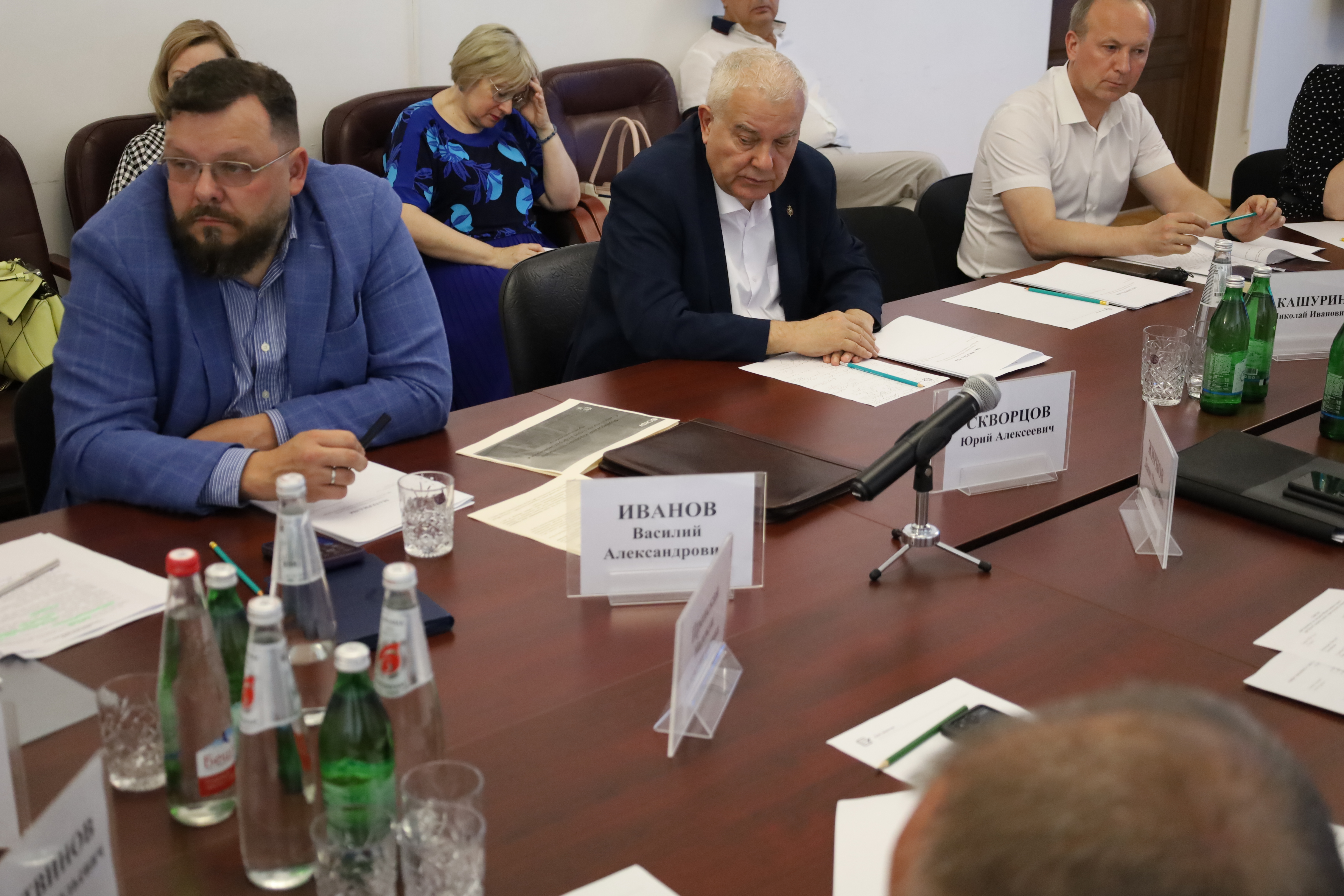 Проблемы кадрового потенциала и меры соцподдержки медиков обсудили члены Общественного совета при Думе края