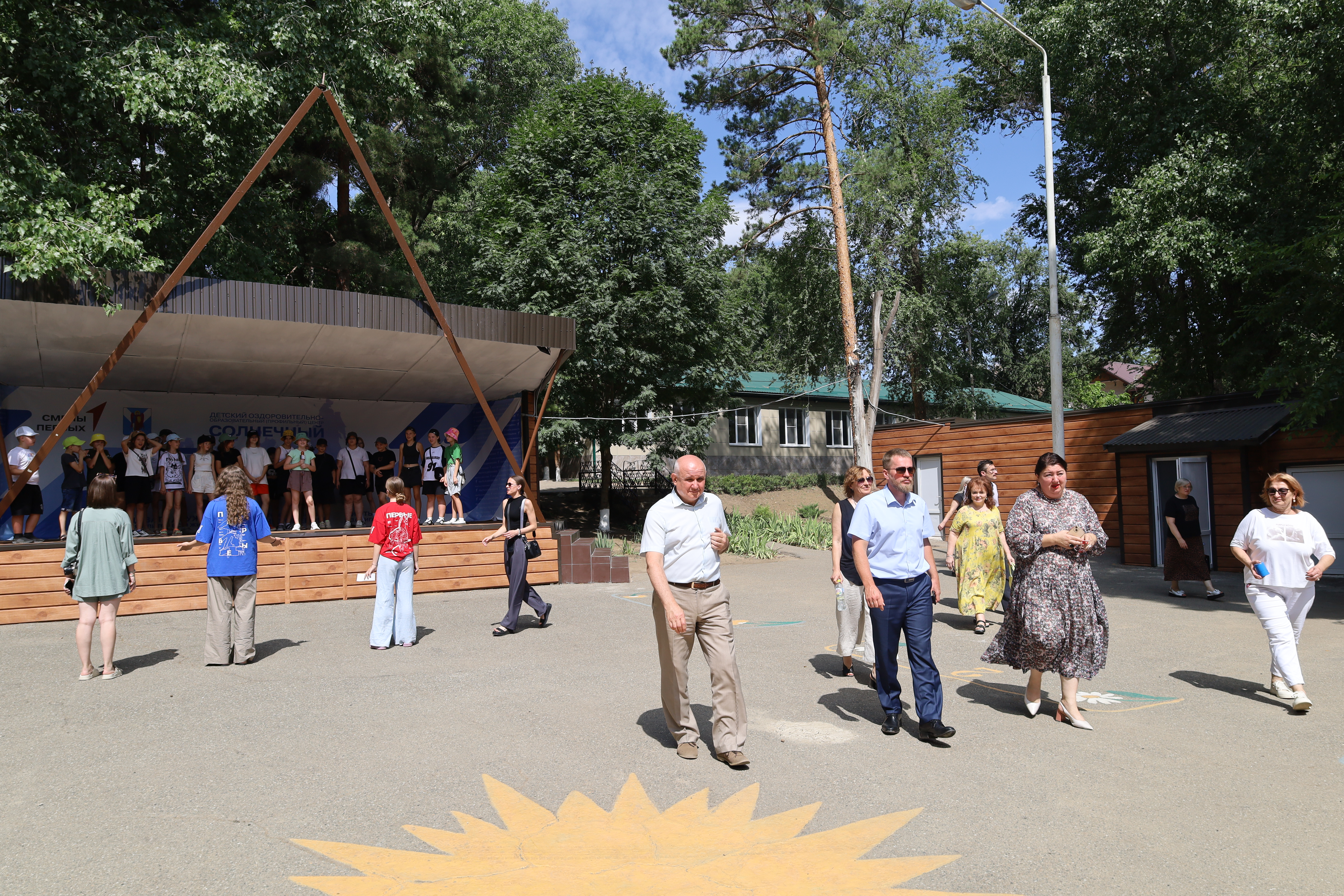 Состояние сферы детского отдыха и оздоровления в загородных и пришкольных лагерях оценили краевые законодатели