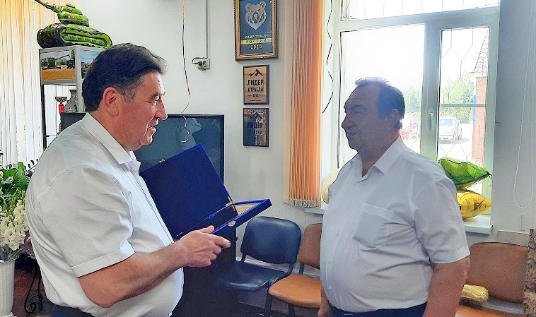 Виктор Гончаров поздравил депутата Думы Ставрополья четвертого созыва Виктора Дубину с 75-летием