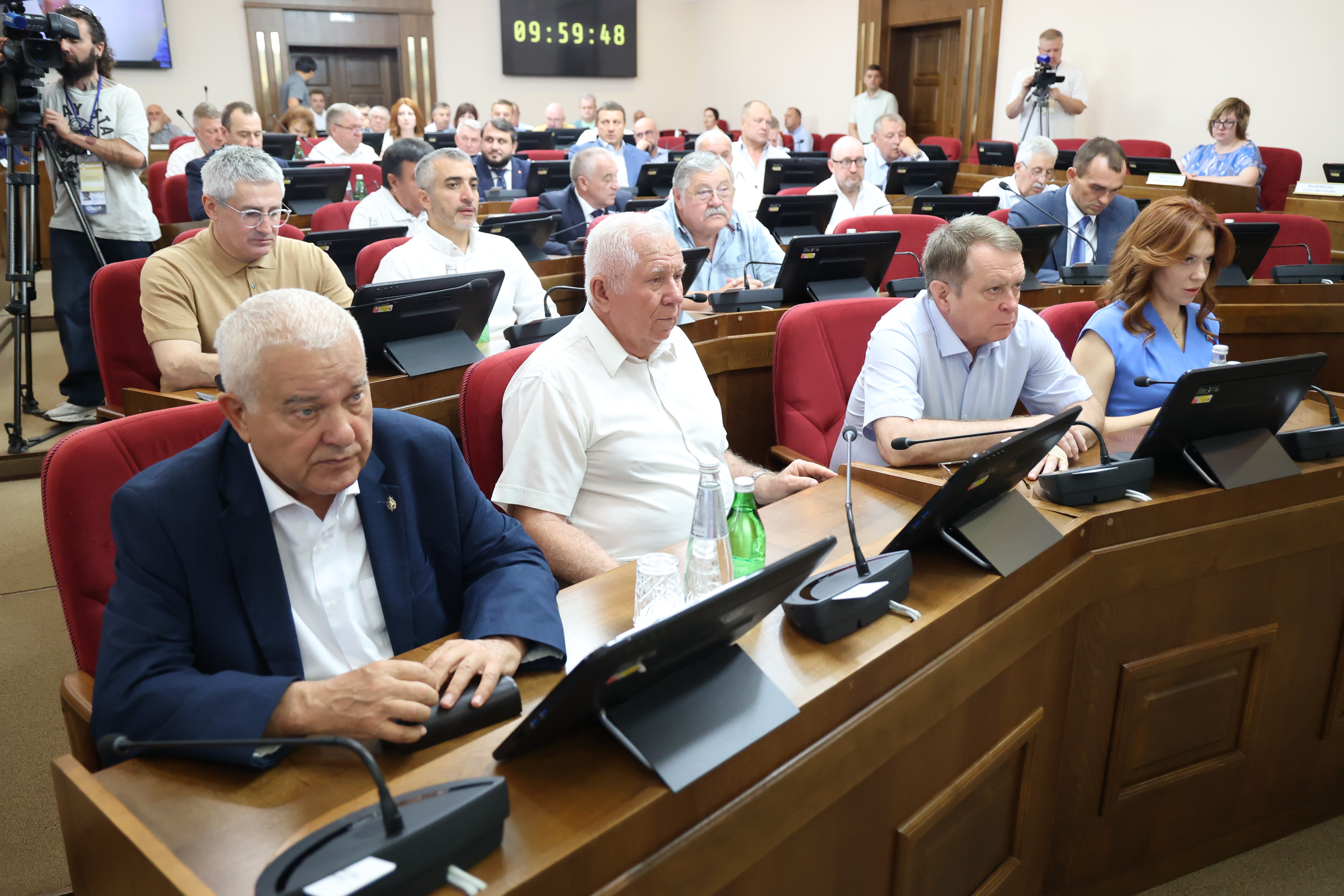 Дума Ставрополья внесла изменения в закон о единовременной выплате гражданам, заключившим контракт на прохождение военной службы