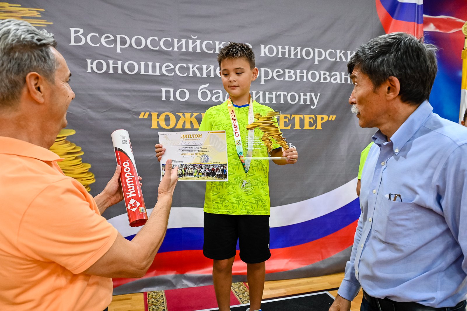 Итоги всероссийского юниорского и юношеского турнира по бадминтону «Южный ветер» подведены