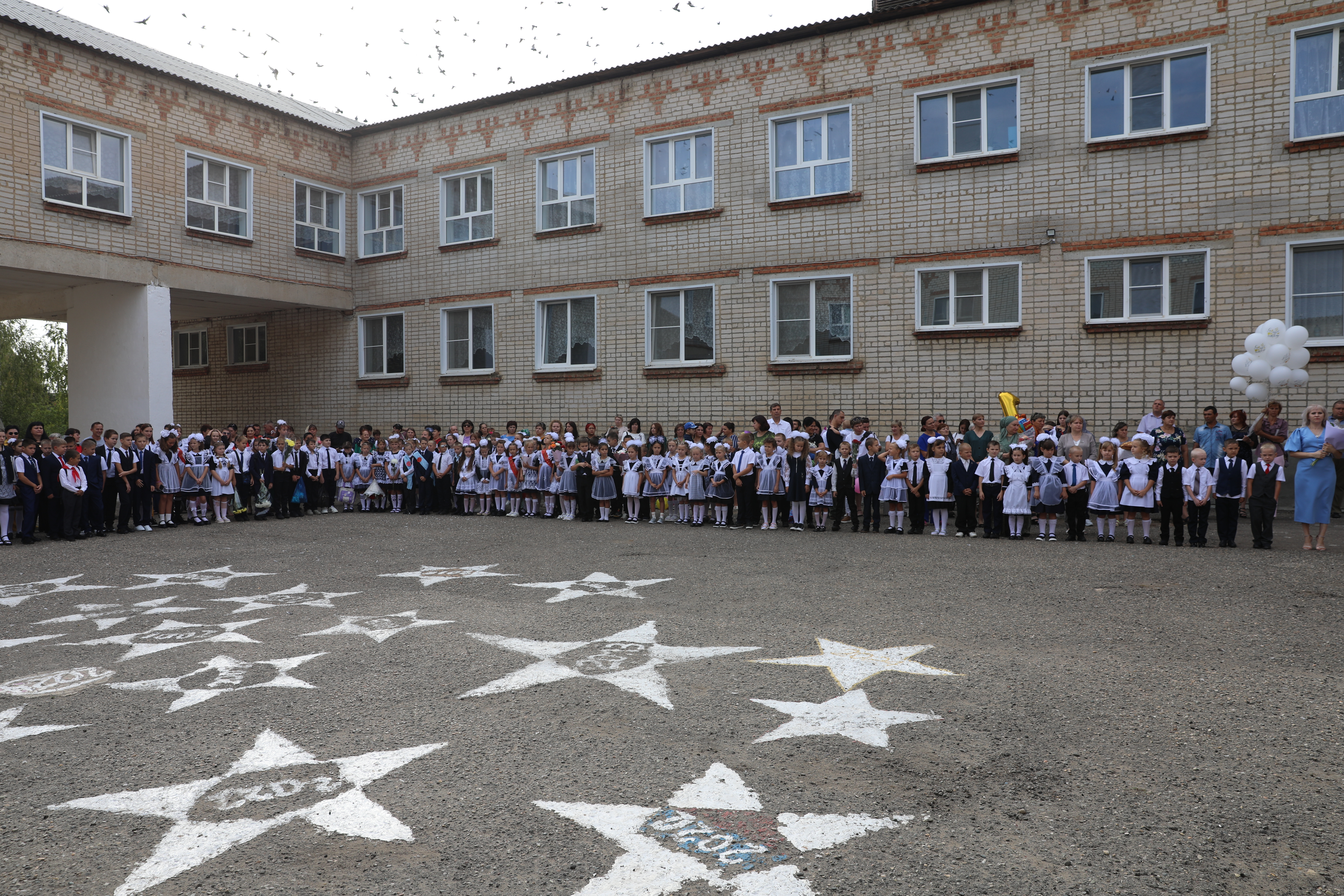 Николай Великдань поздравил школьников села Тахта с новым учебным годом