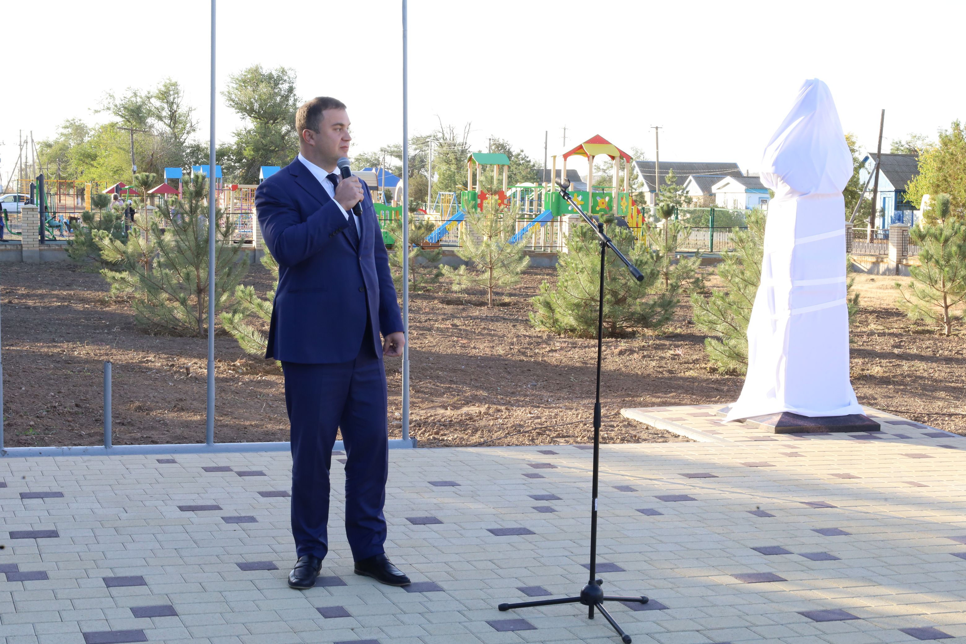 Памятник Сергею Иосифовичу Манякину открыли на Ставрополье
