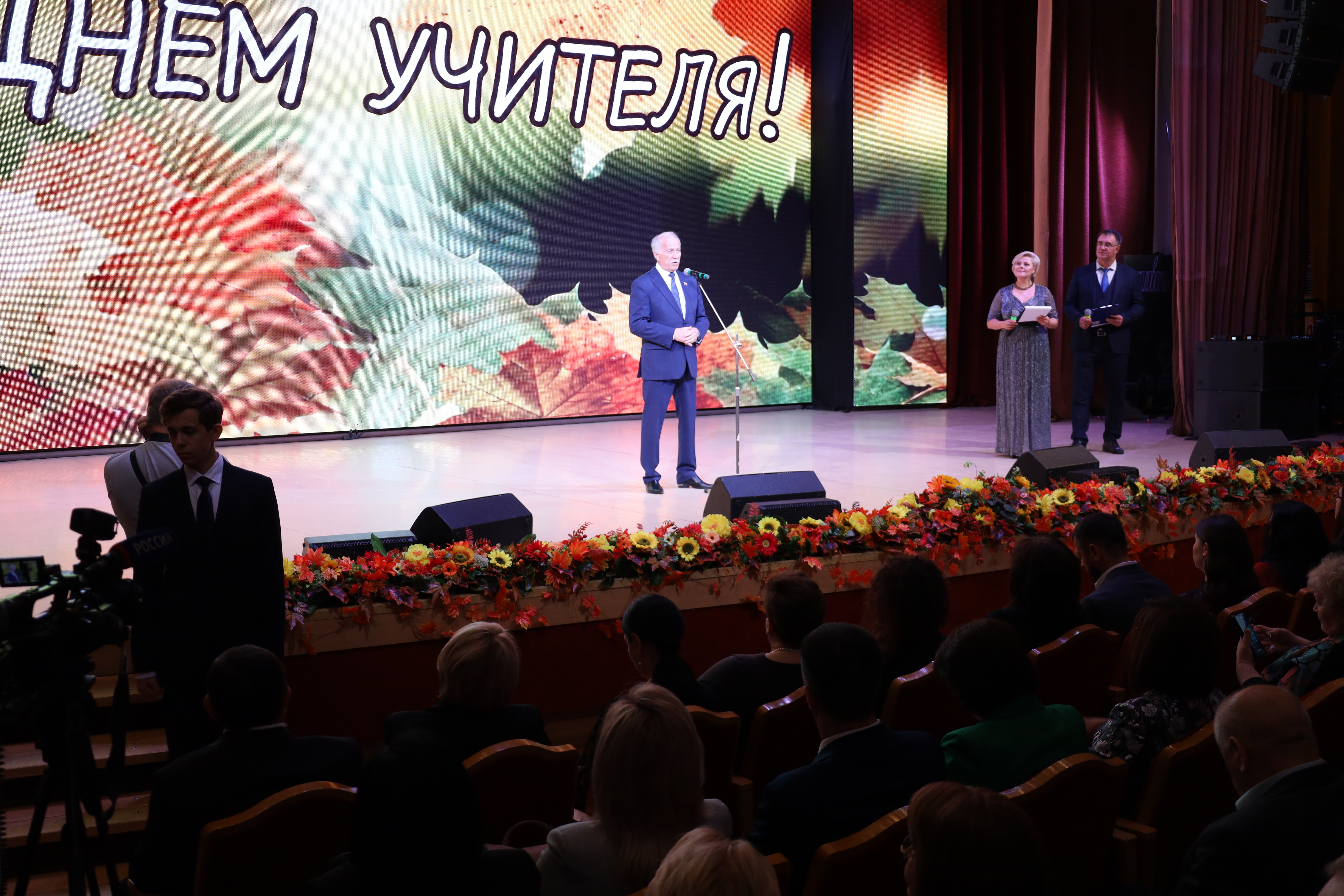 Николай Великдань вручил награды  краевой Думы лучшим учителям Ставрополья
