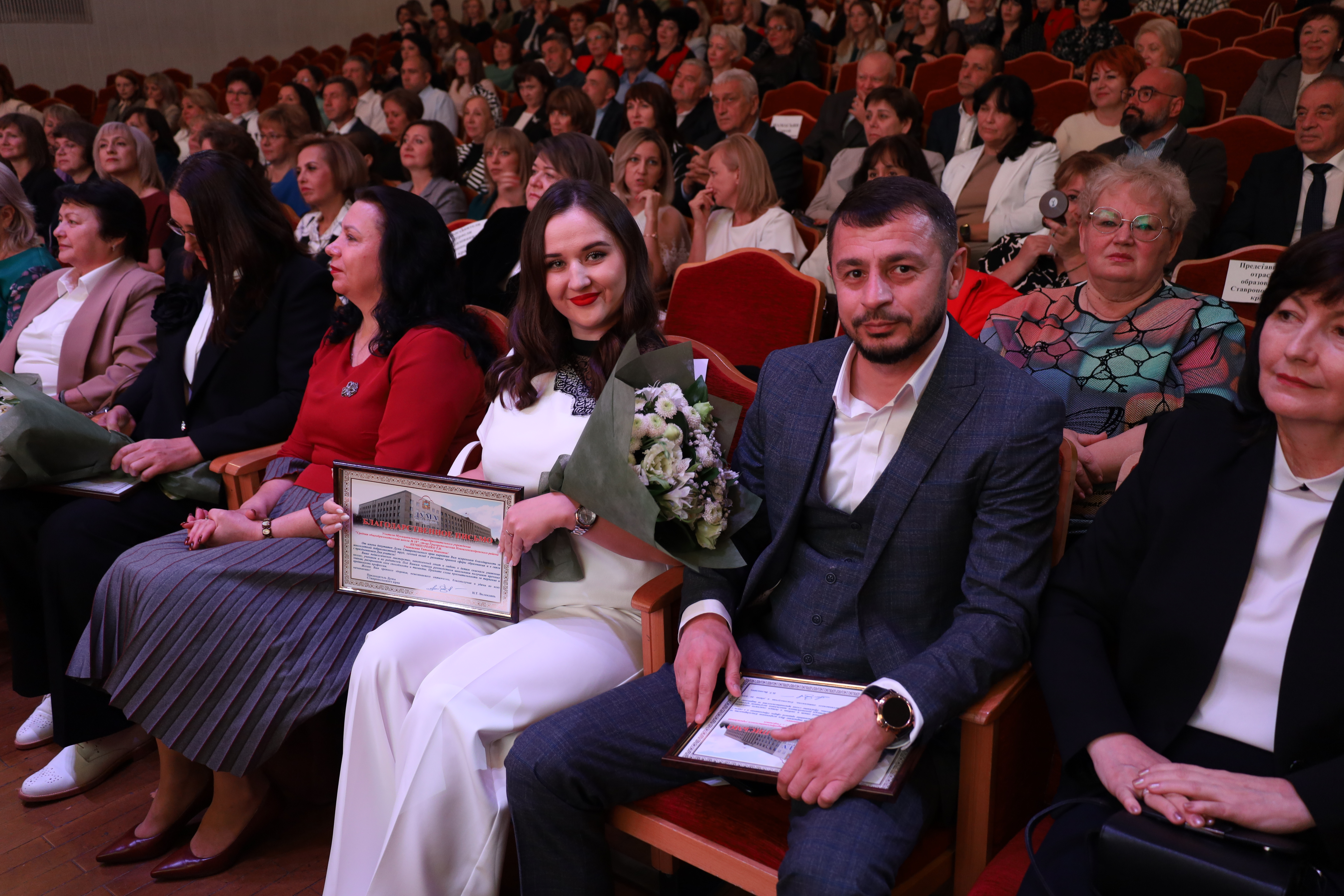 Николай Великдань вручил награды  краевой Думы лучшим учителям Ставрополья