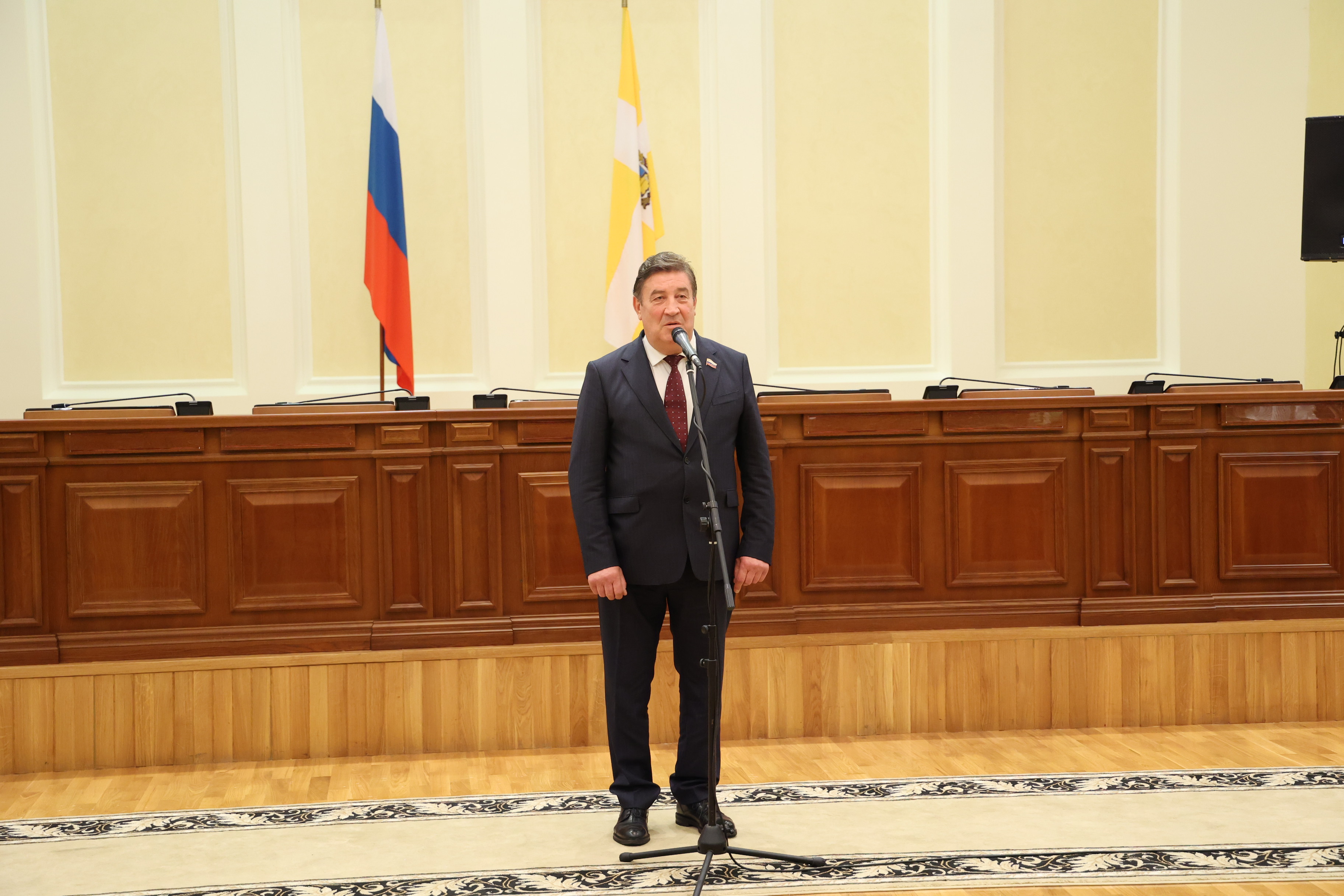Виктор Гончаров вручил награды Думы края лучшим дорожникам и автомобилистам Ставрополья