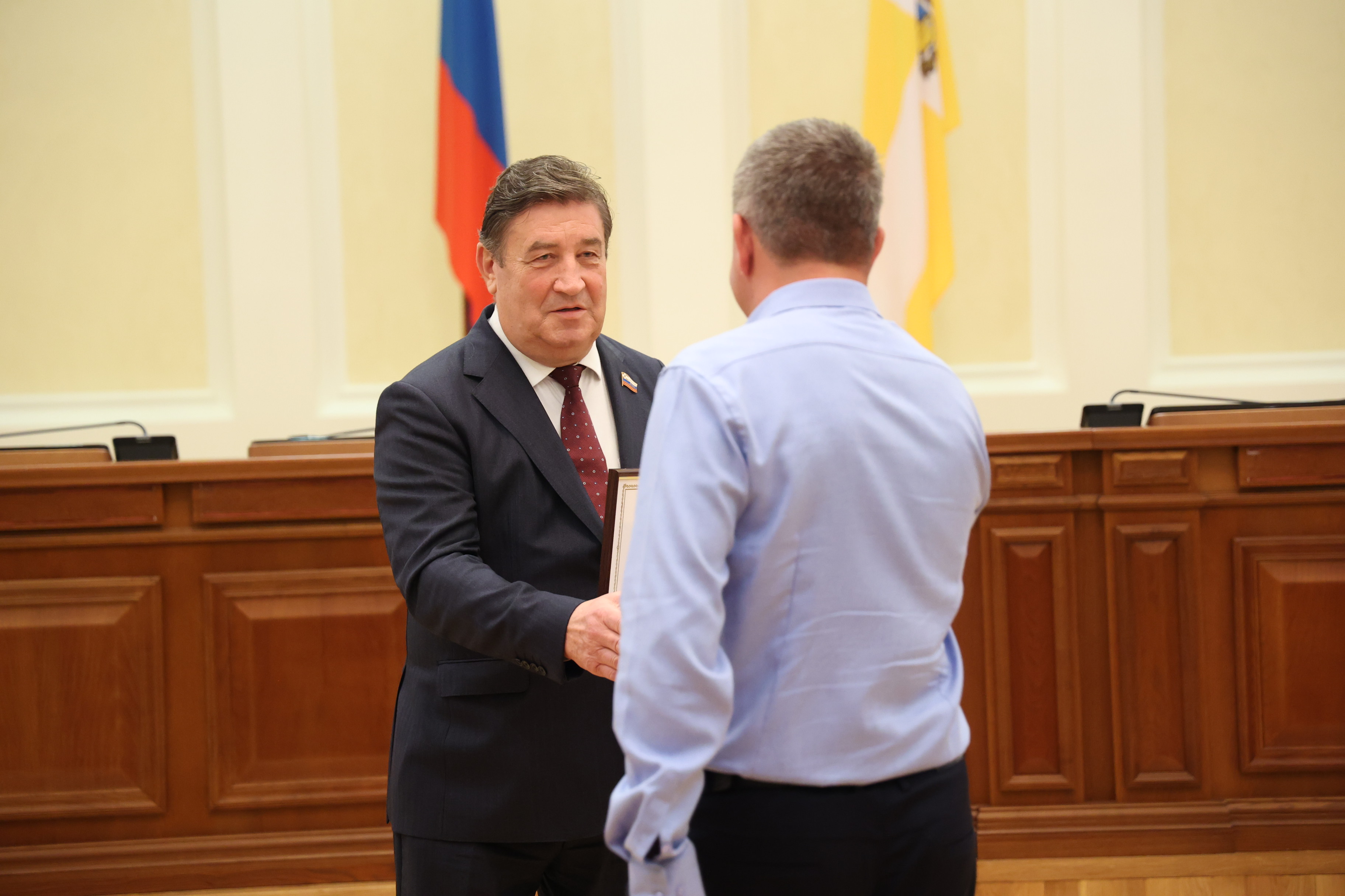 Виктор Гончаров вручил награды Думы края лучшим дорожникам и автомобилистам Ставрополья