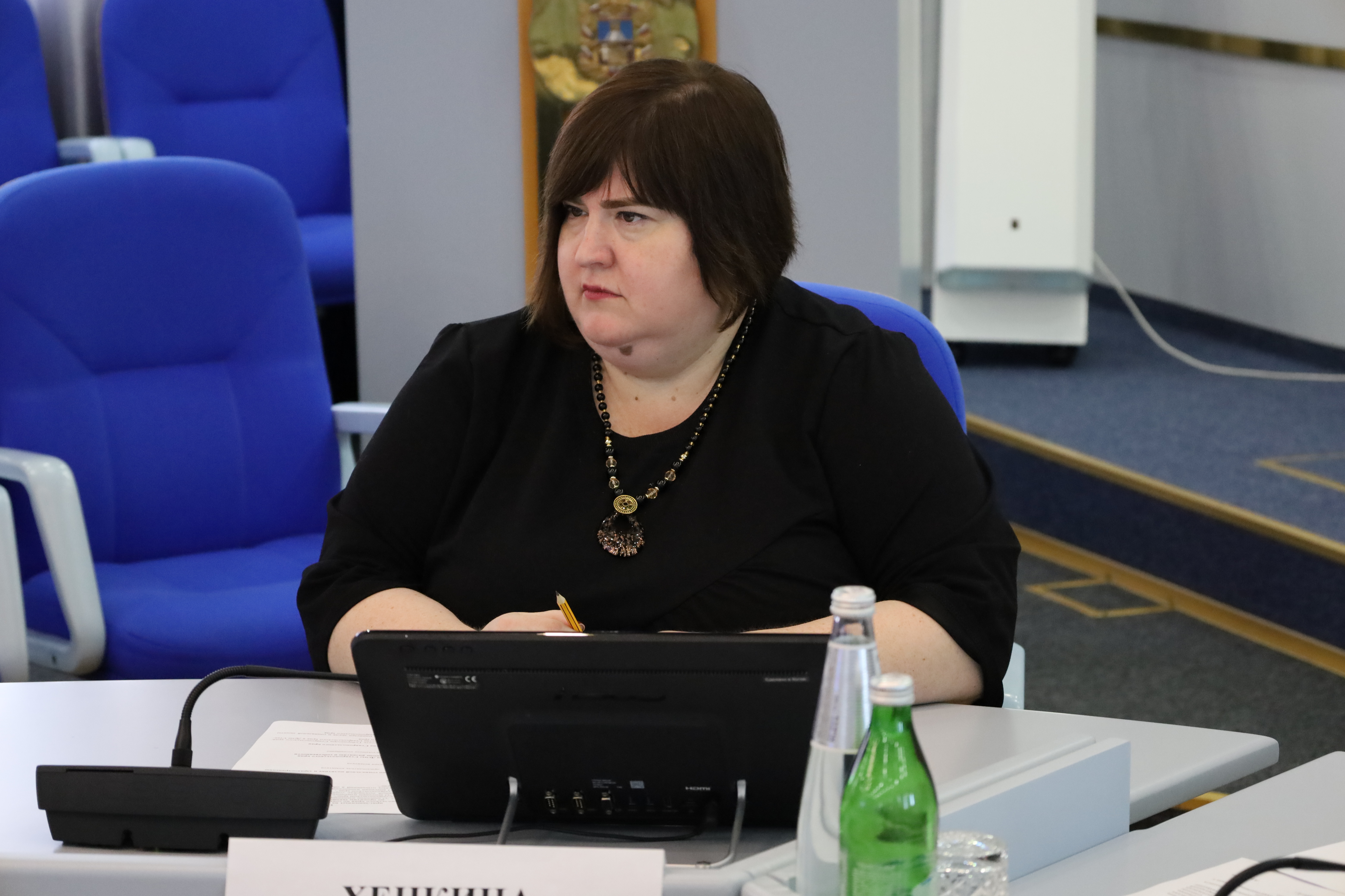 В краевой Думе идет обсуждение изменений в региональные законы о господдержке НКО и содействии занятости населения