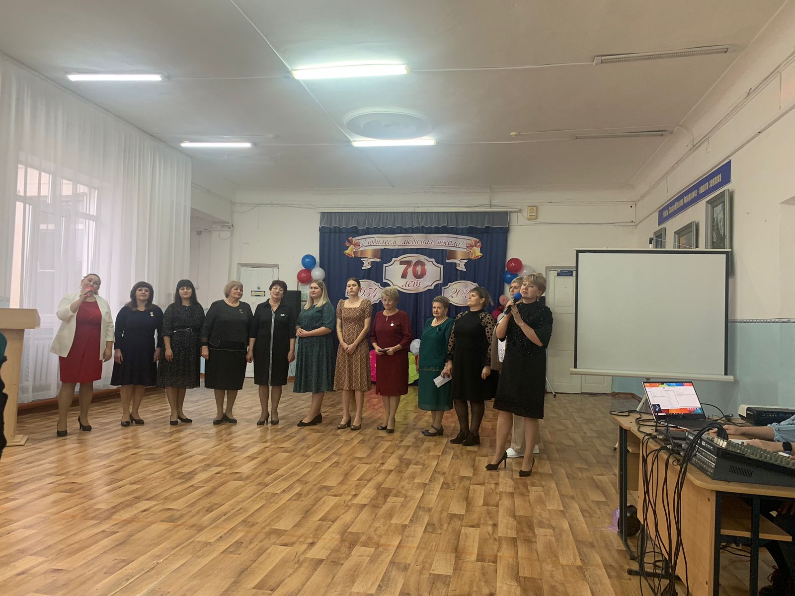 Николай Великдань поздравил родную школу с юбилеем