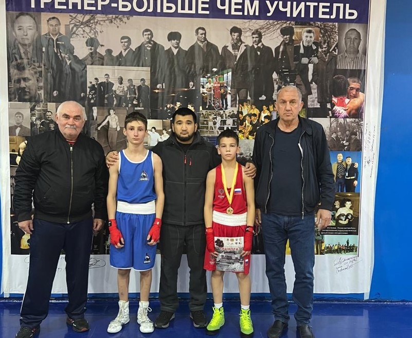 Игорь Андрющенко наградил победителей соревнований по боксу