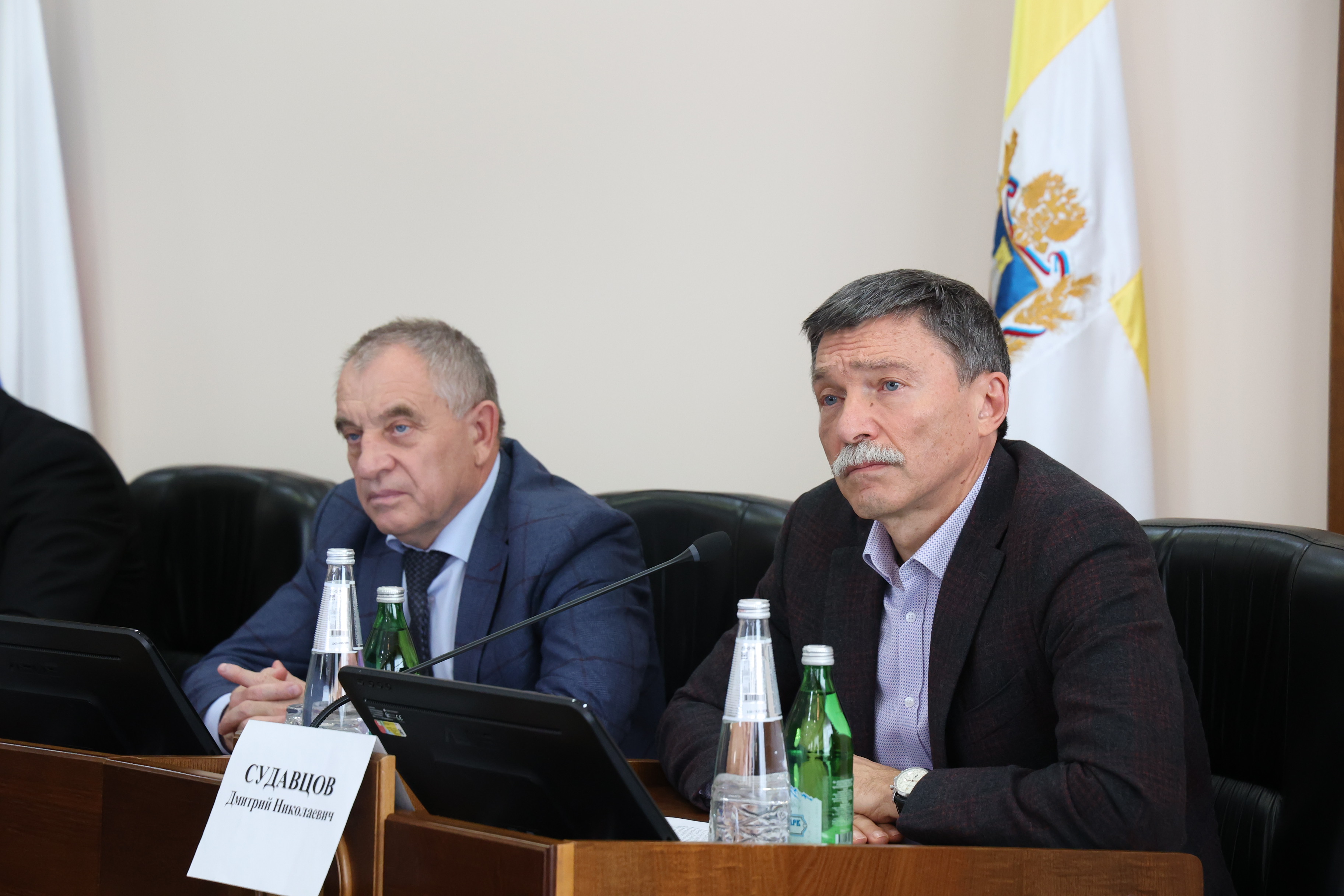 Вопросы финансирования строительства социально значимых объектов обсудили члены комитета по промышленности