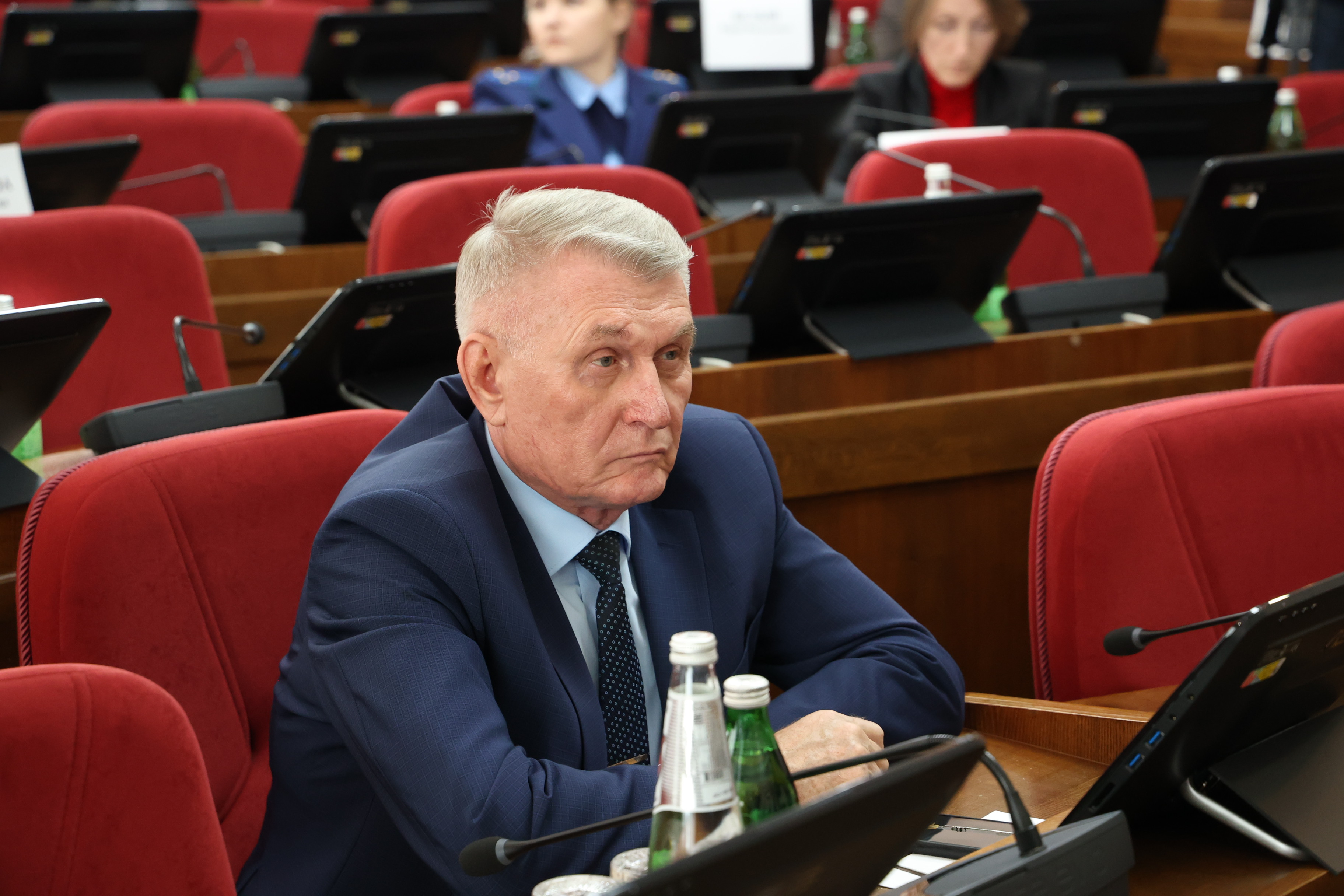 Вопросы финансирования строительства социально значимых объектов обсудили члены комитета по промышленности