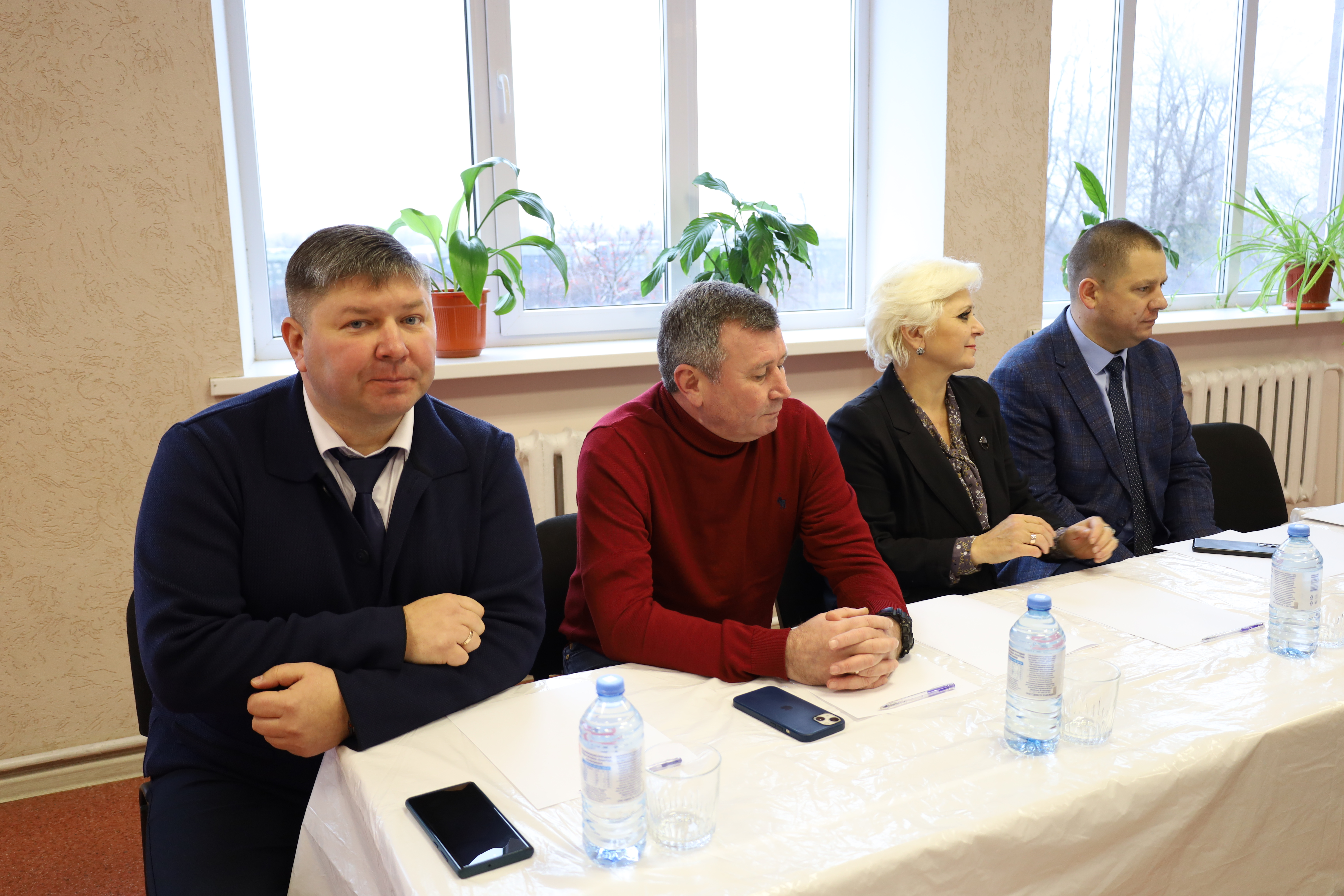 Краевые законодатели изучили работу пункта временного содержания животных в Изобильненском округе