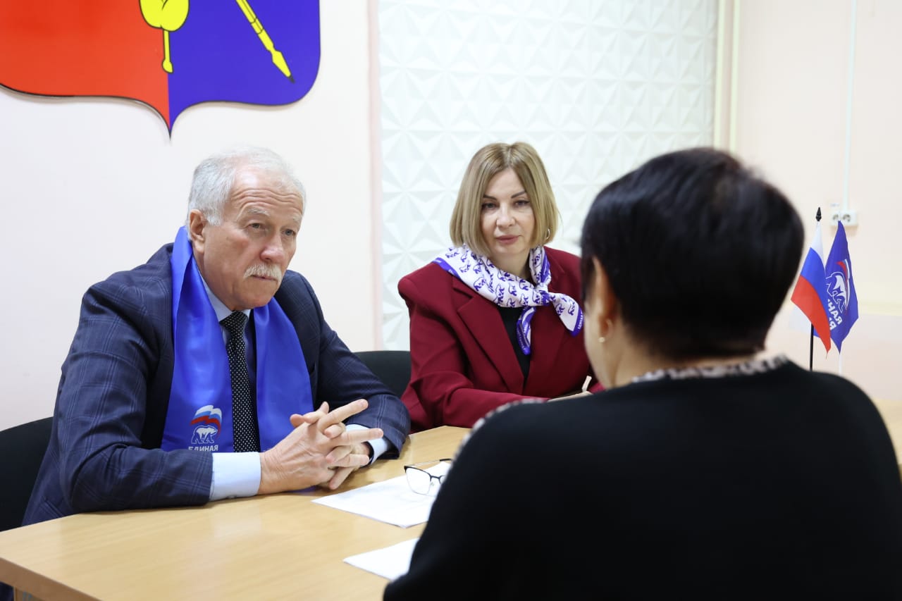 Николай Великдань провел личный прием граждан в Труновском округе