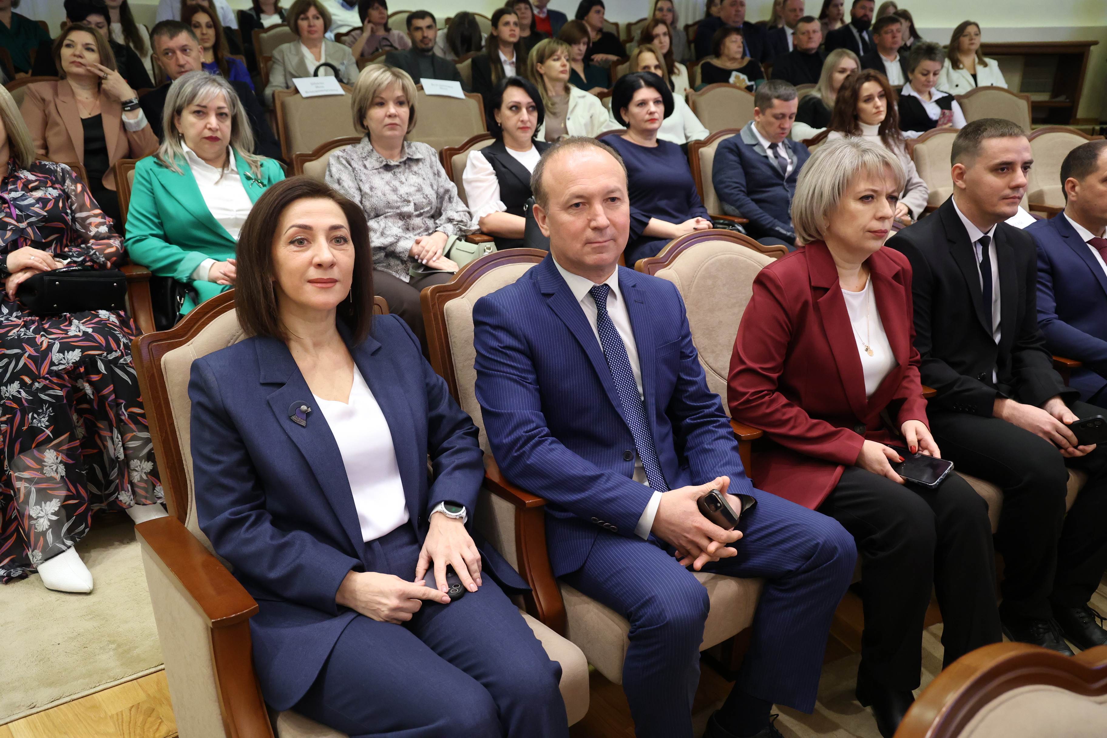 Депутаты вручили благодарственные письма Думы края  специалистам МФЦ Ставрополья