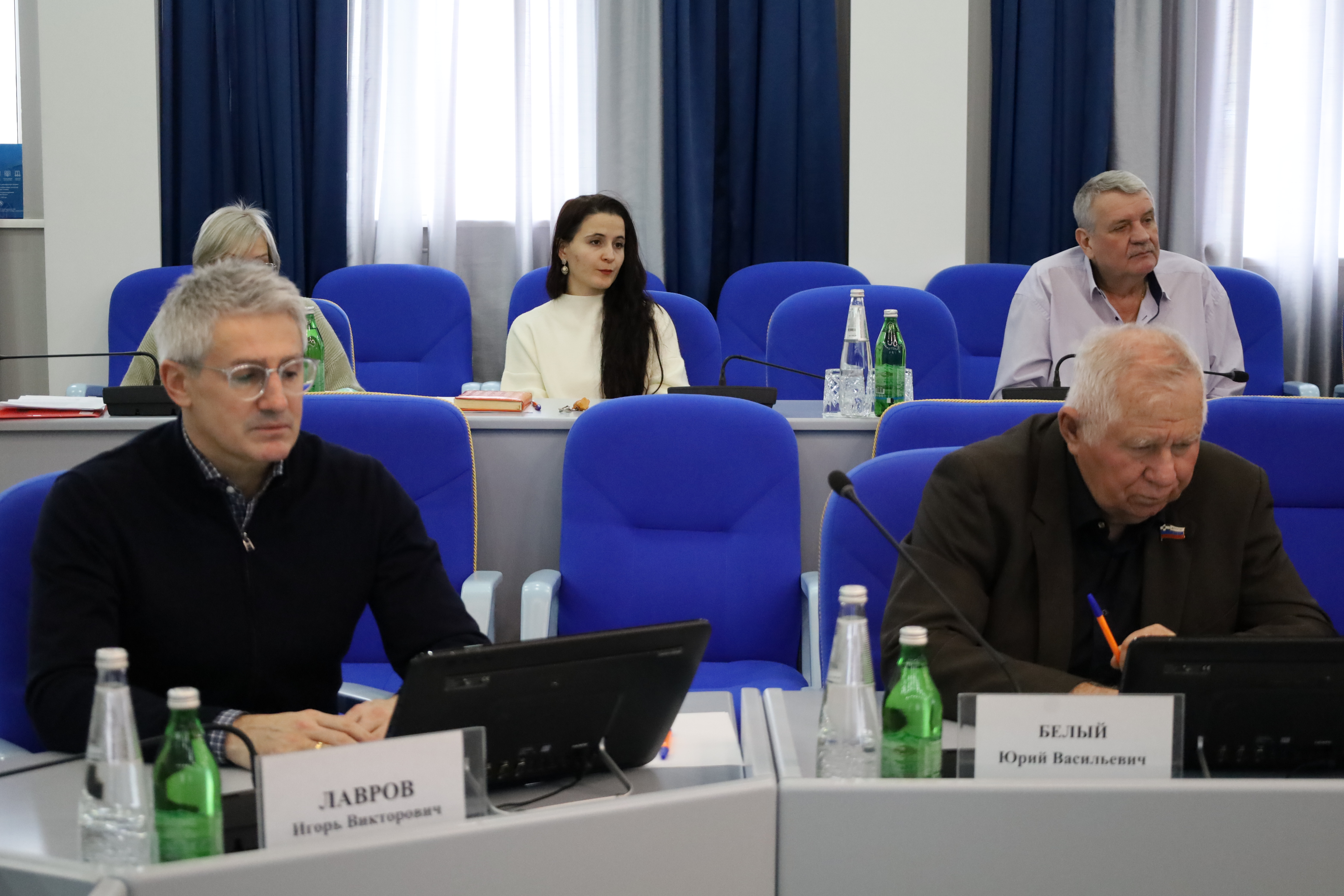 Депутаты готовят изменения в региональный закон в сфере господдержки приемной семьи