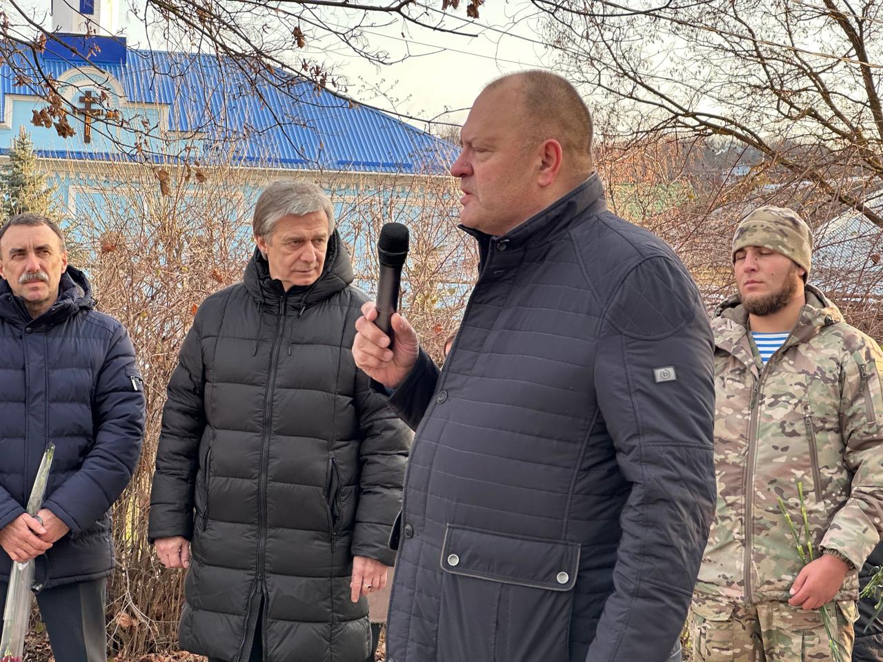 Депутат краевой Думы Сергей Шевелев принял участие в открытии памятника участникам СВО