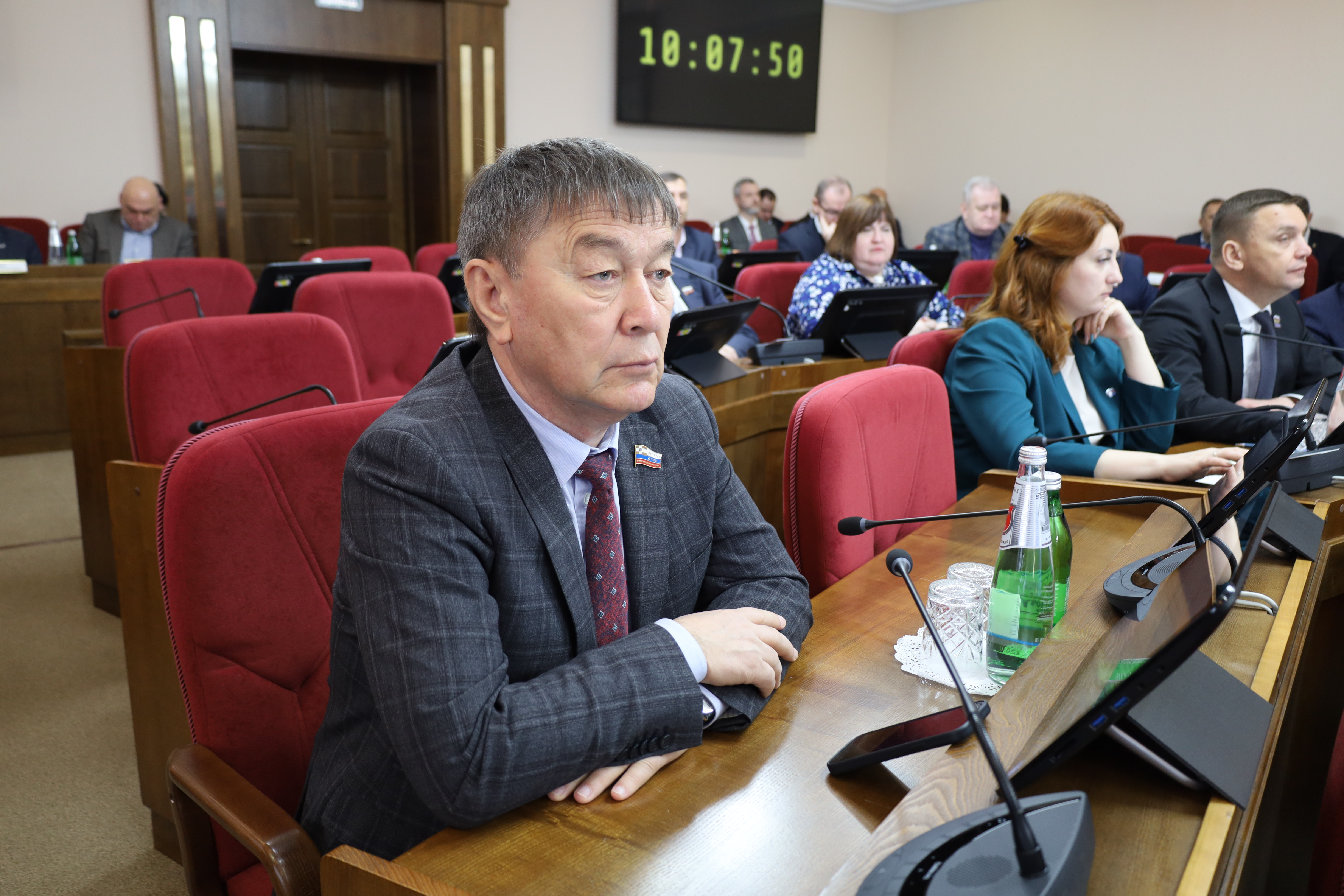 С 2025 года не надо оформлять заявление для получения ежемесячной выплаты при рождении второго ребенка и последующих детей