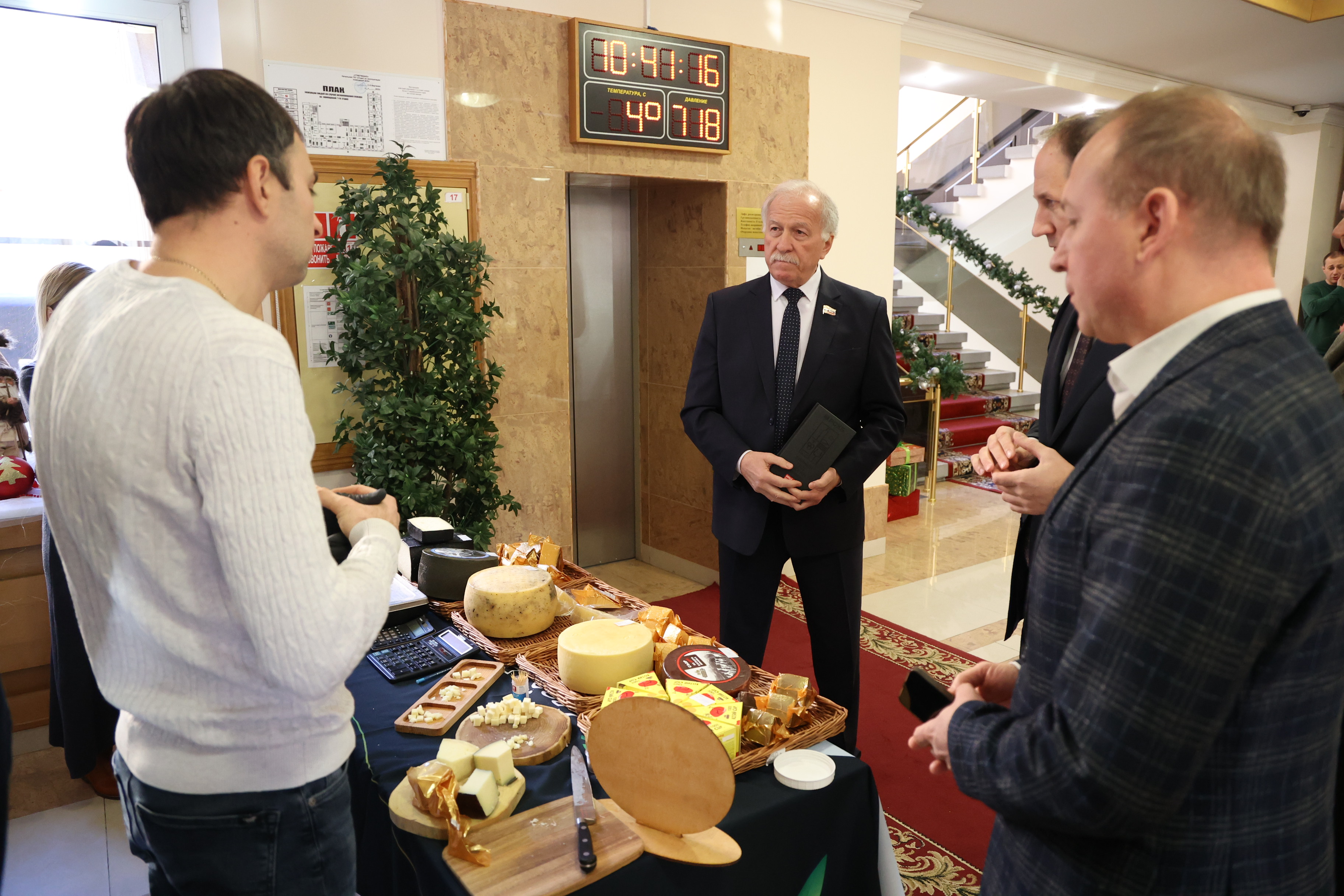 Производители сыров представили продукцию на «Вкусной пятнице» в Думе края