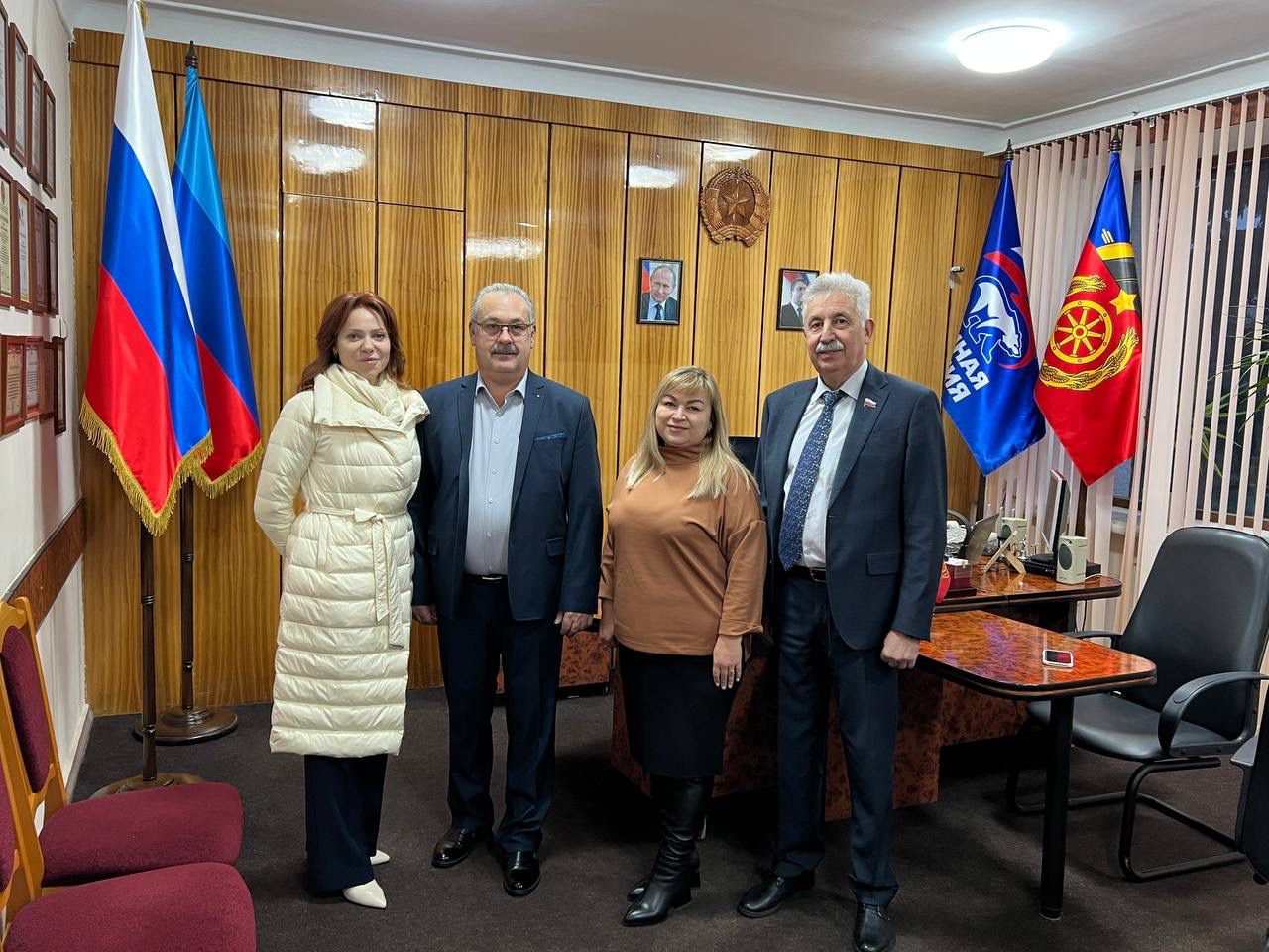 Краевые депутаты поздравили с Новым годом детей Луганской Народной Республики