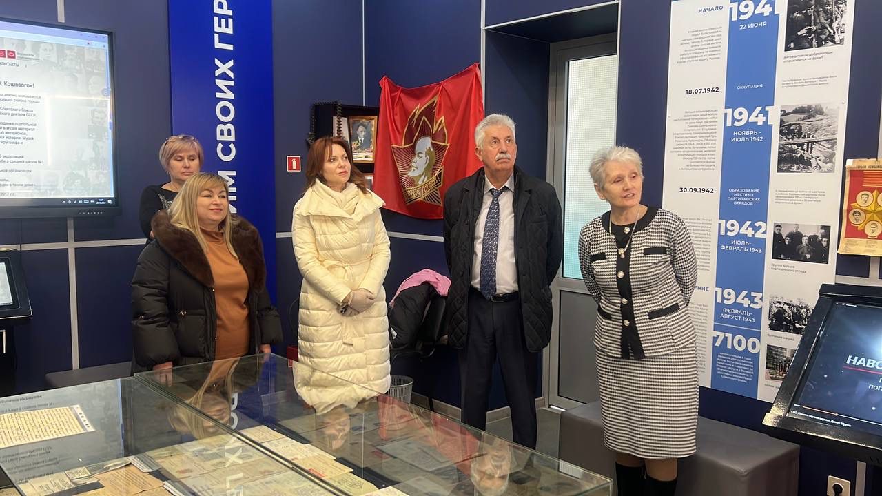 Краевые депутаты поздравили с Новым годом детей Луганской Народной Республики