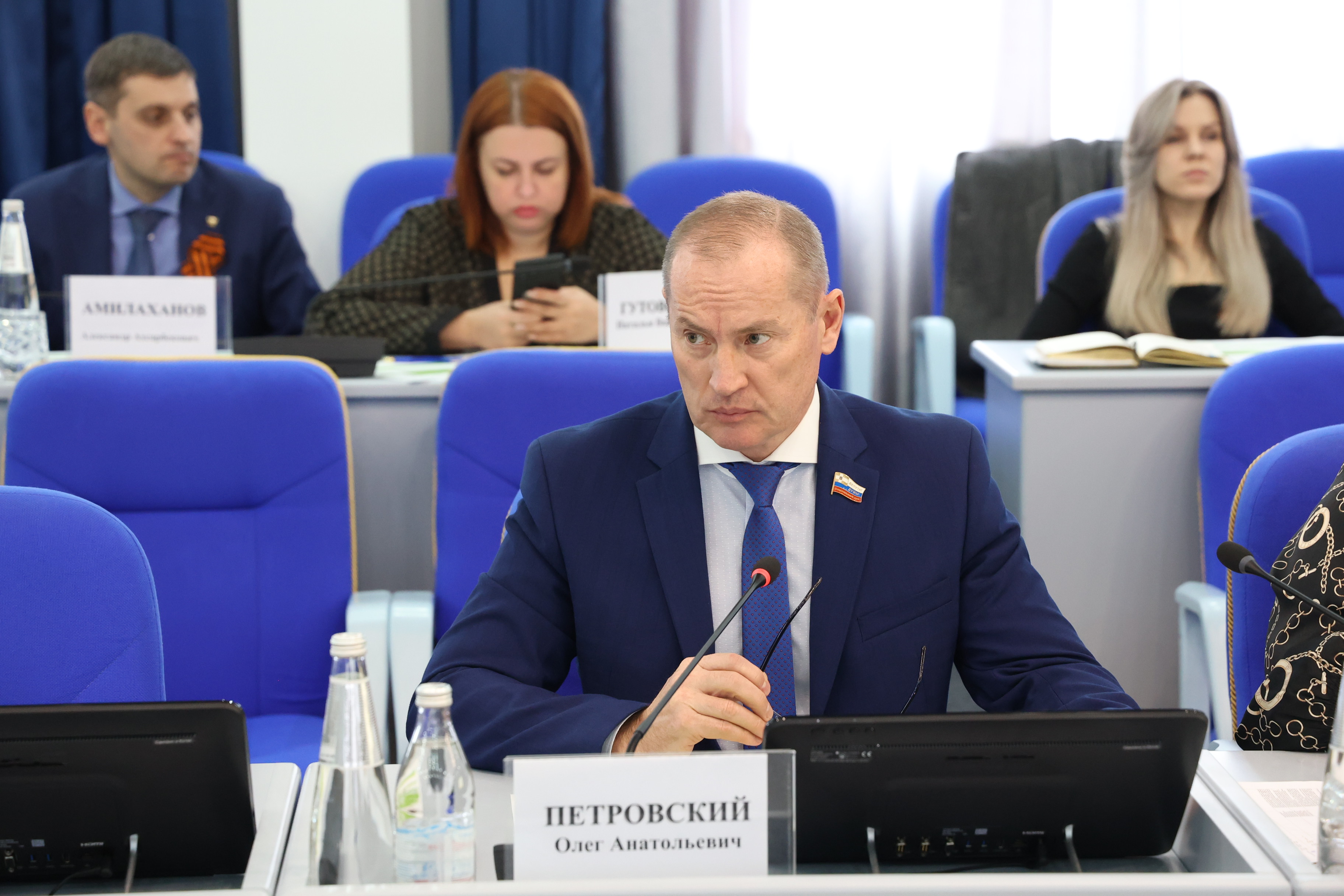 Законодатели держат на контроле строительство объектов образования, здравоохранения и спорта