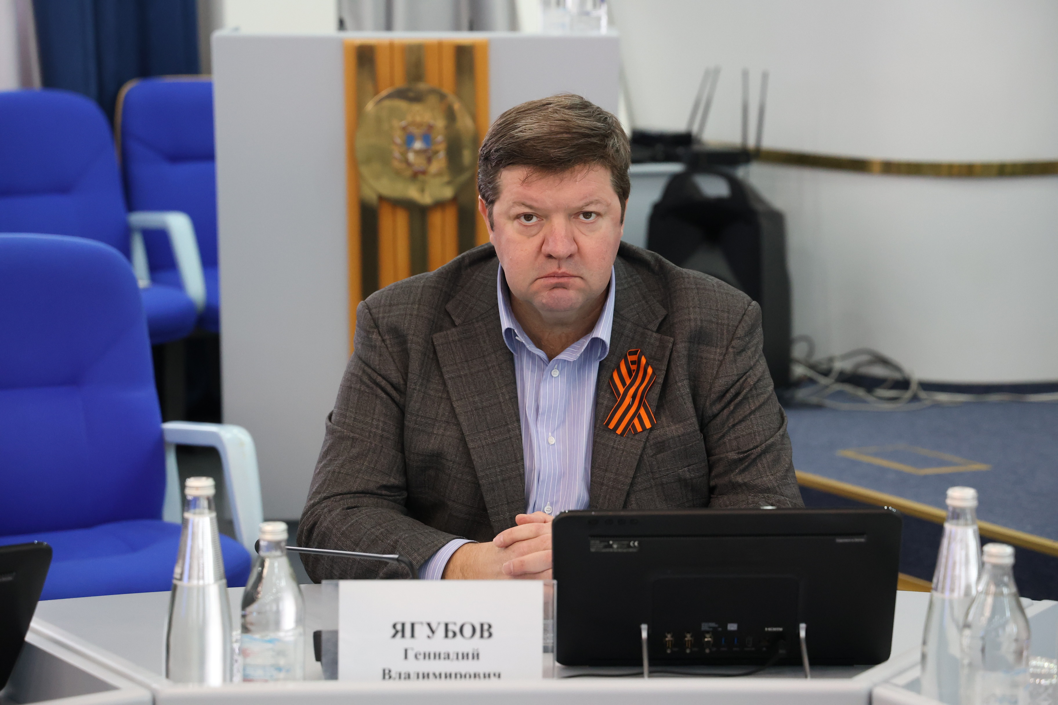 Николай Великдань поручил держать на депутатском контроле реализацию национальных проектов