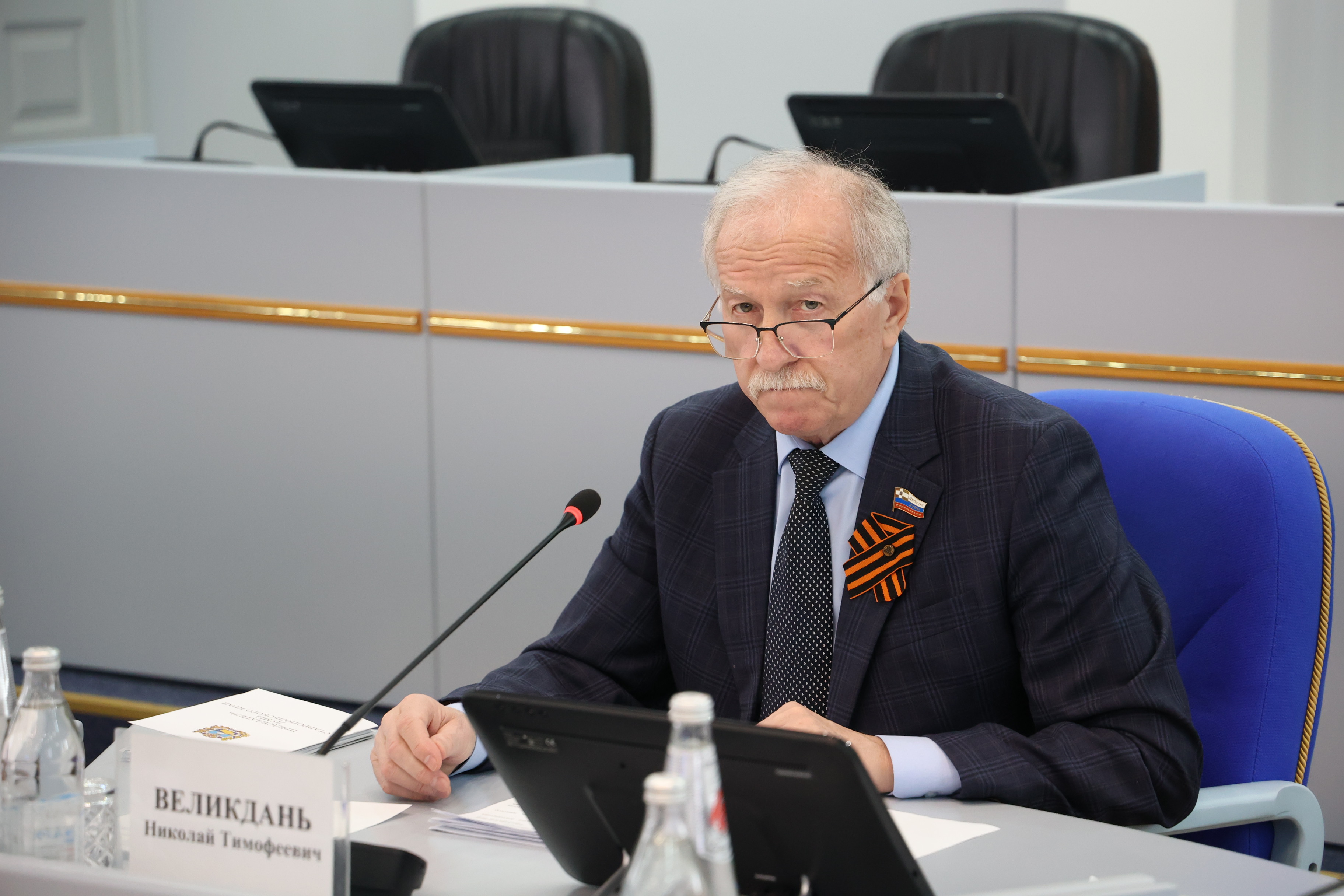 Николай Великдань поручил держать на депутатском контроле реализацию национальных проектов