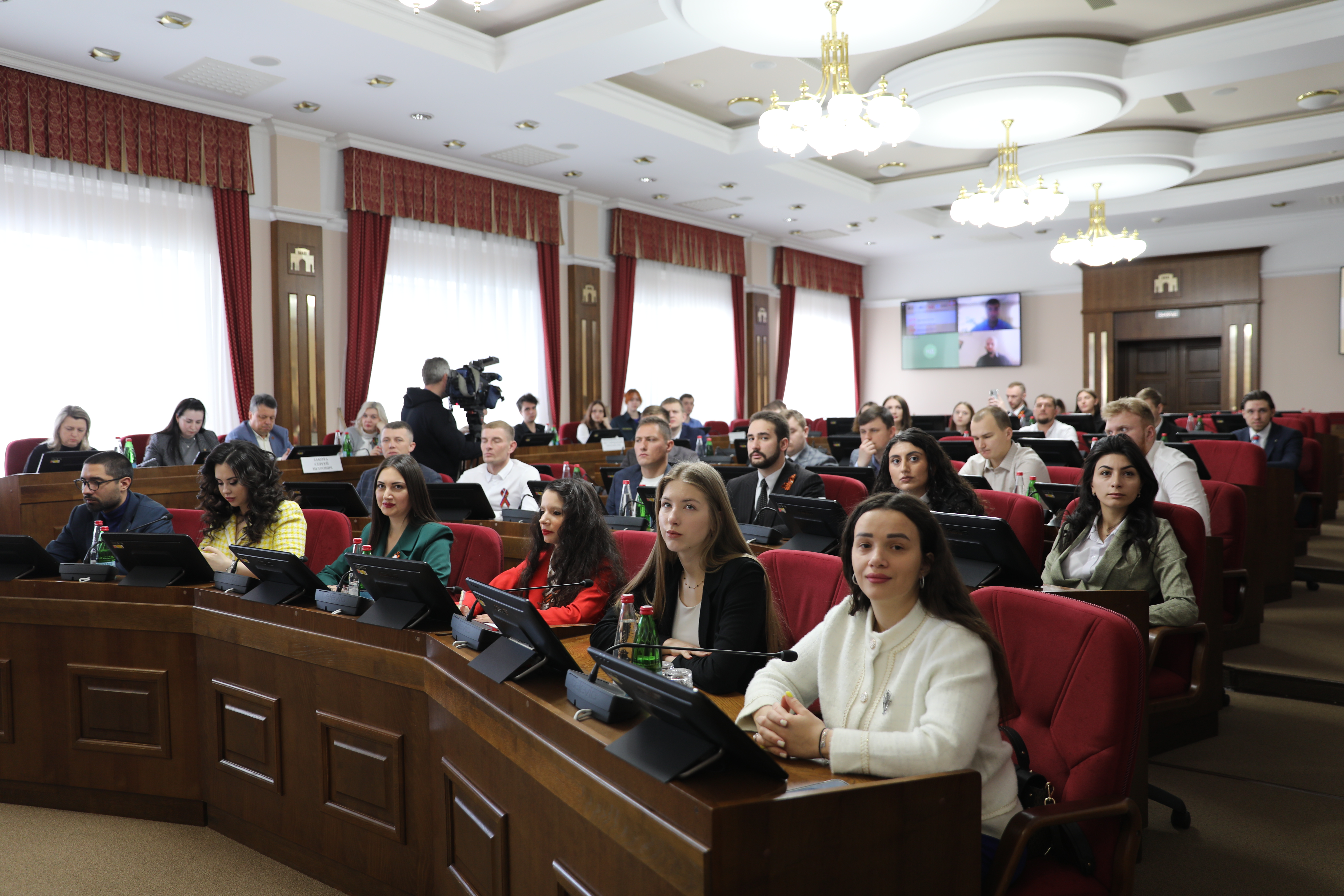 Молодые парламентарии подвели промежуточные итоги работы