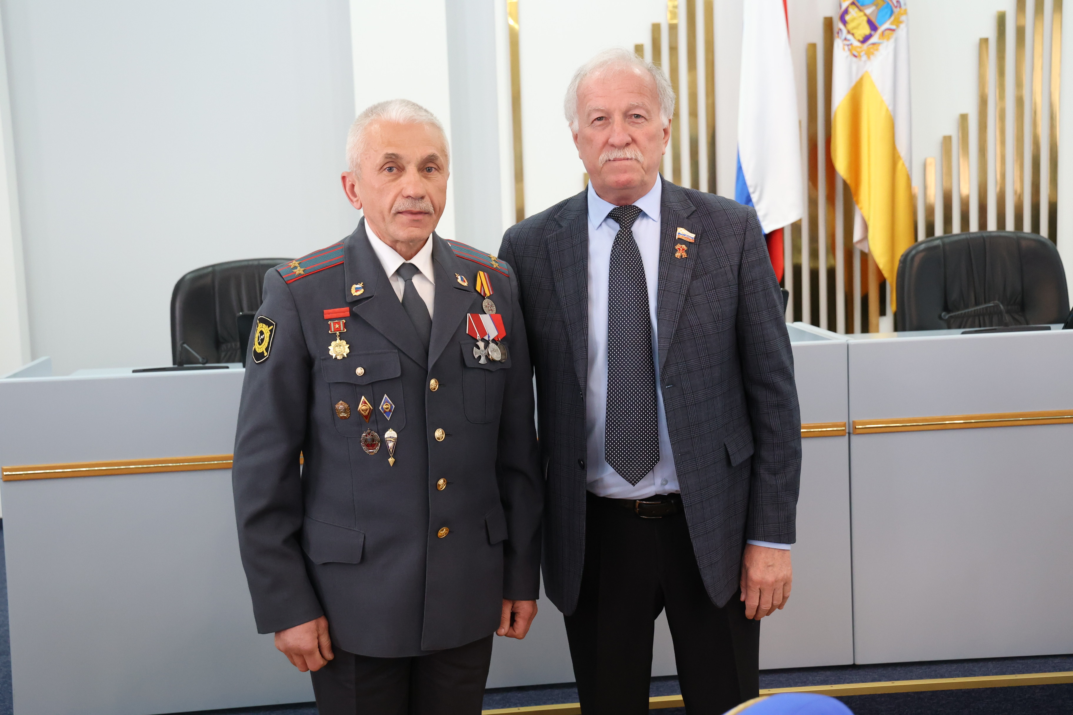 Николай Великдань вручил медали Минобороны РФ представителям добровольческого отряда «Ставрополье»