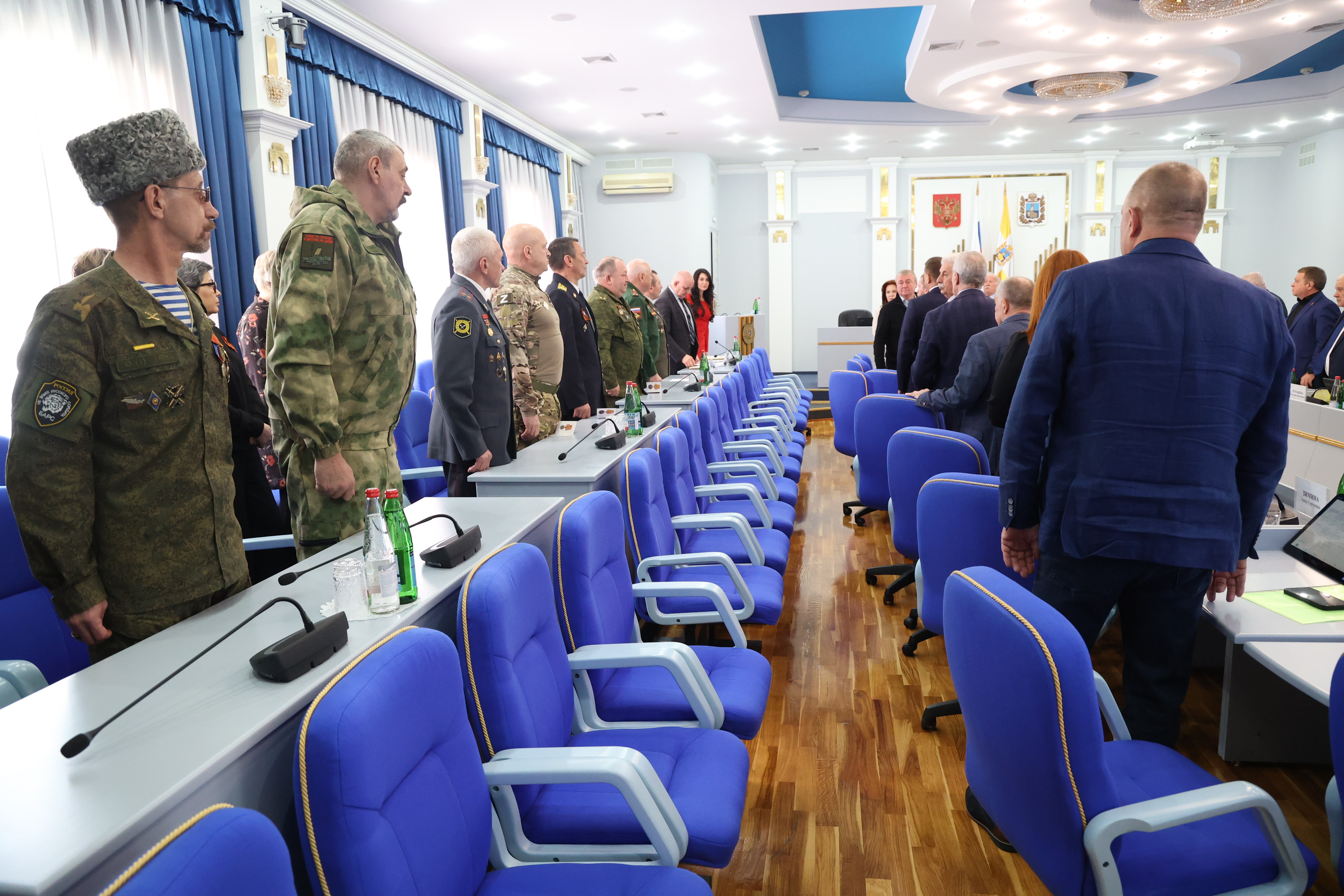 Николай Великдань вручил медали Минобороны РФ представителям добровольческого отряда «Ставрополье»