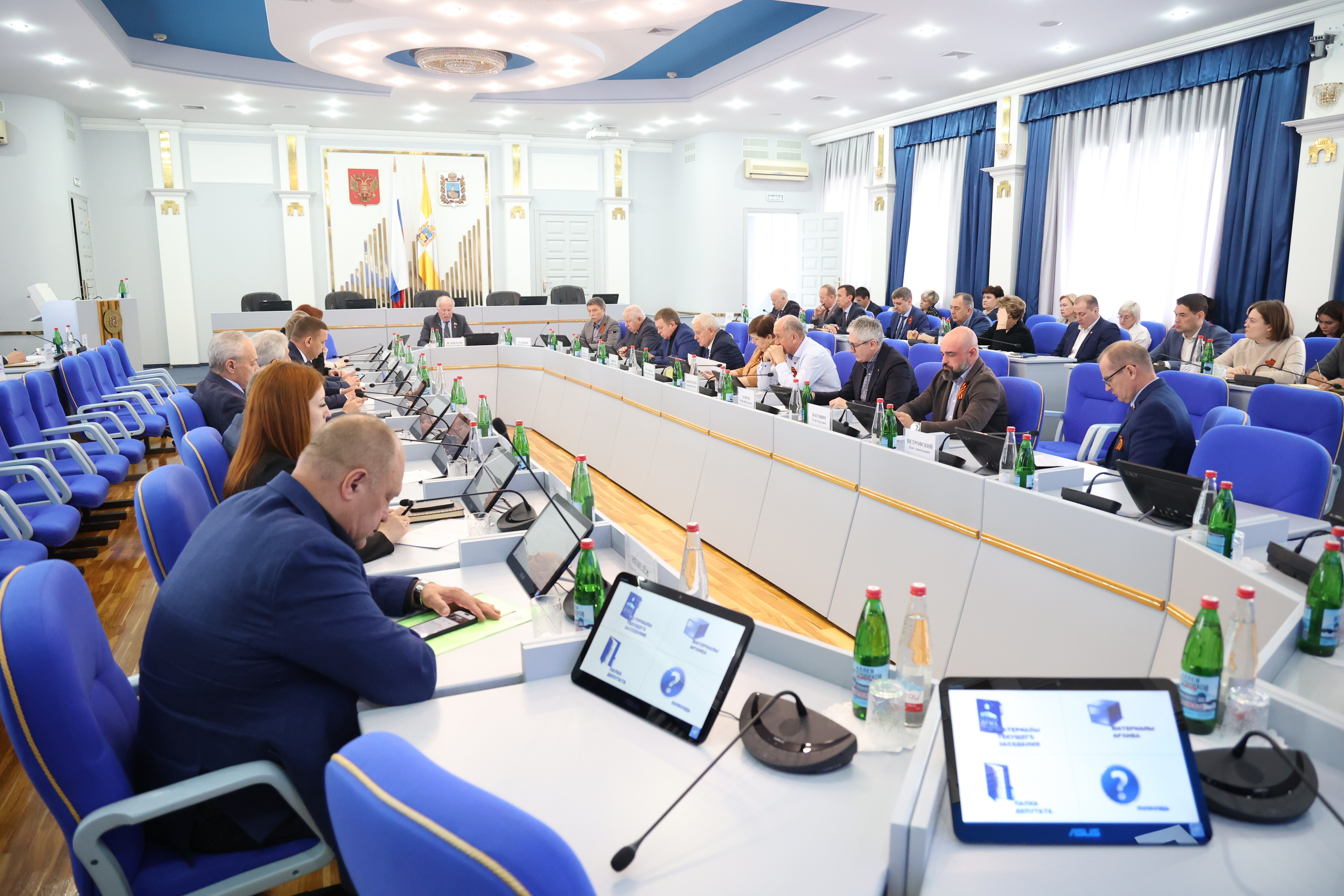 Парламентарии работают над проектами законов для включения в повестку апрельского заседания Думы