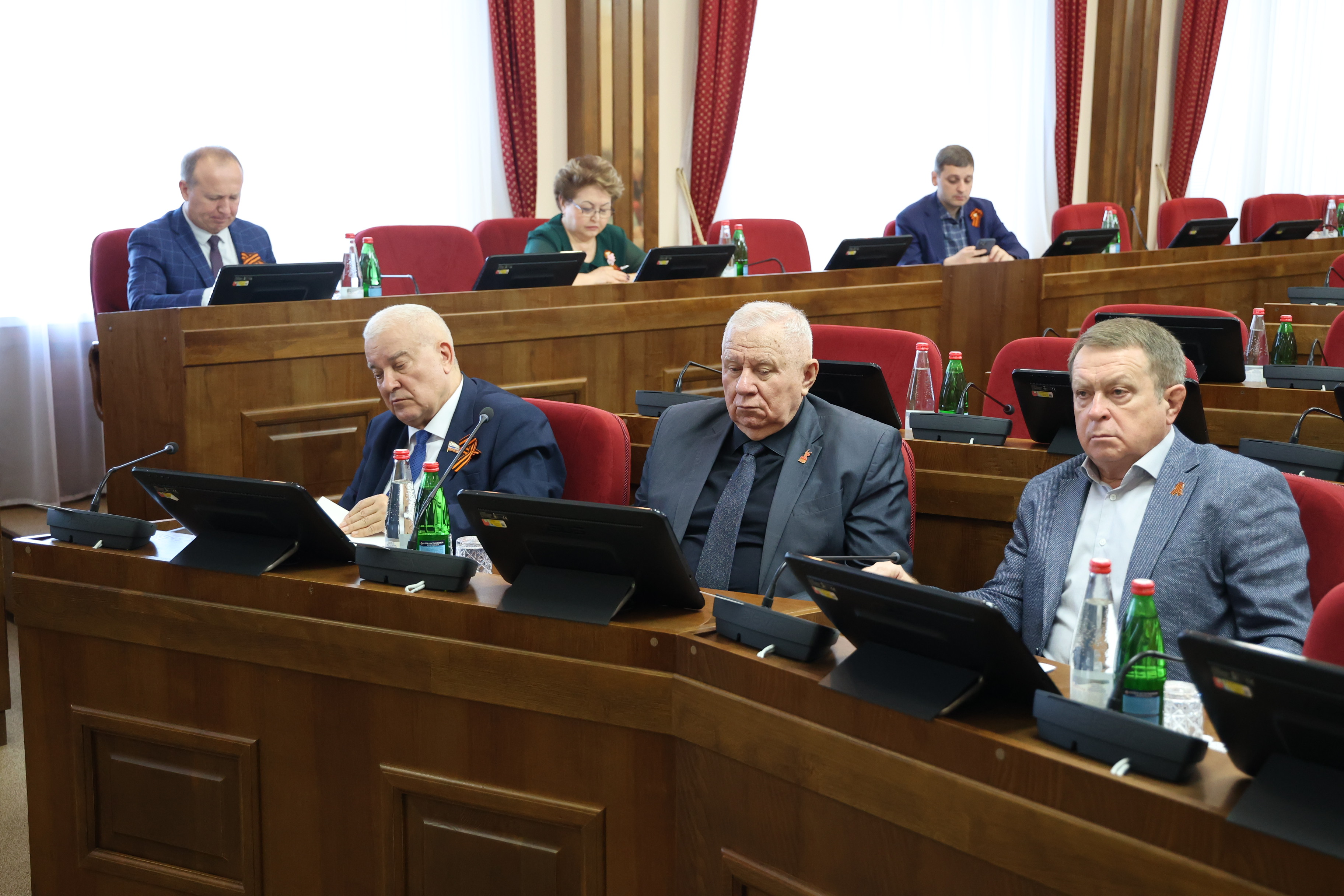 Утверждена повестка апрельского заседания Думы