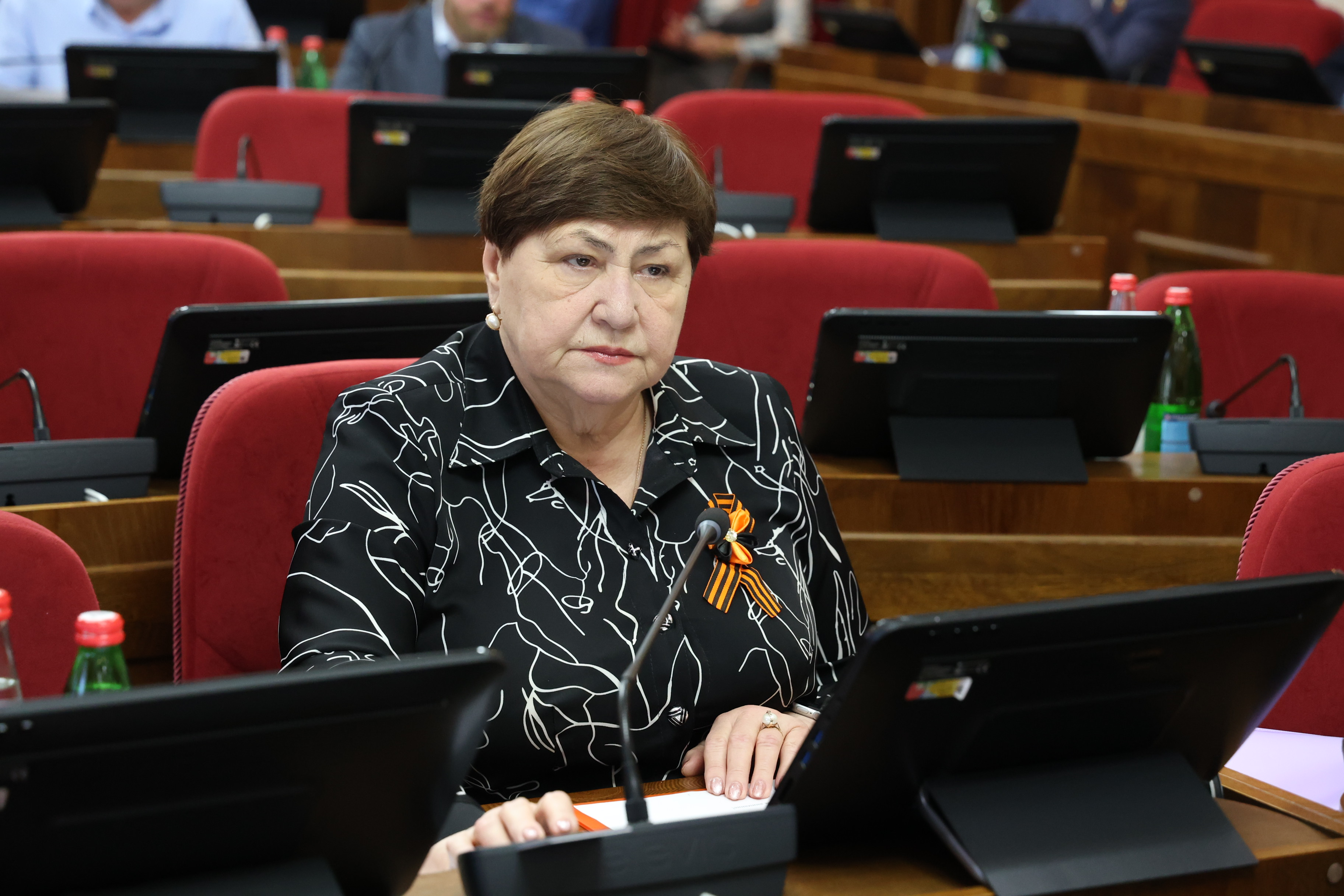 Утверждена повестка апрельского заседания Думы