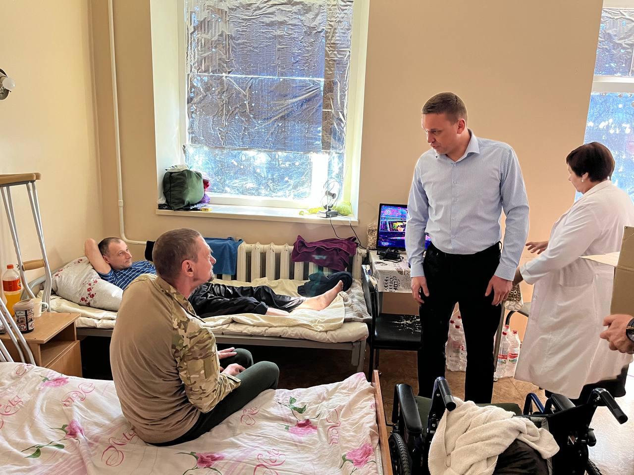 Депутаты Думы Ставрополья передали гуманитарную помощь  и подарки к Пасхе бойцам в ЛНР