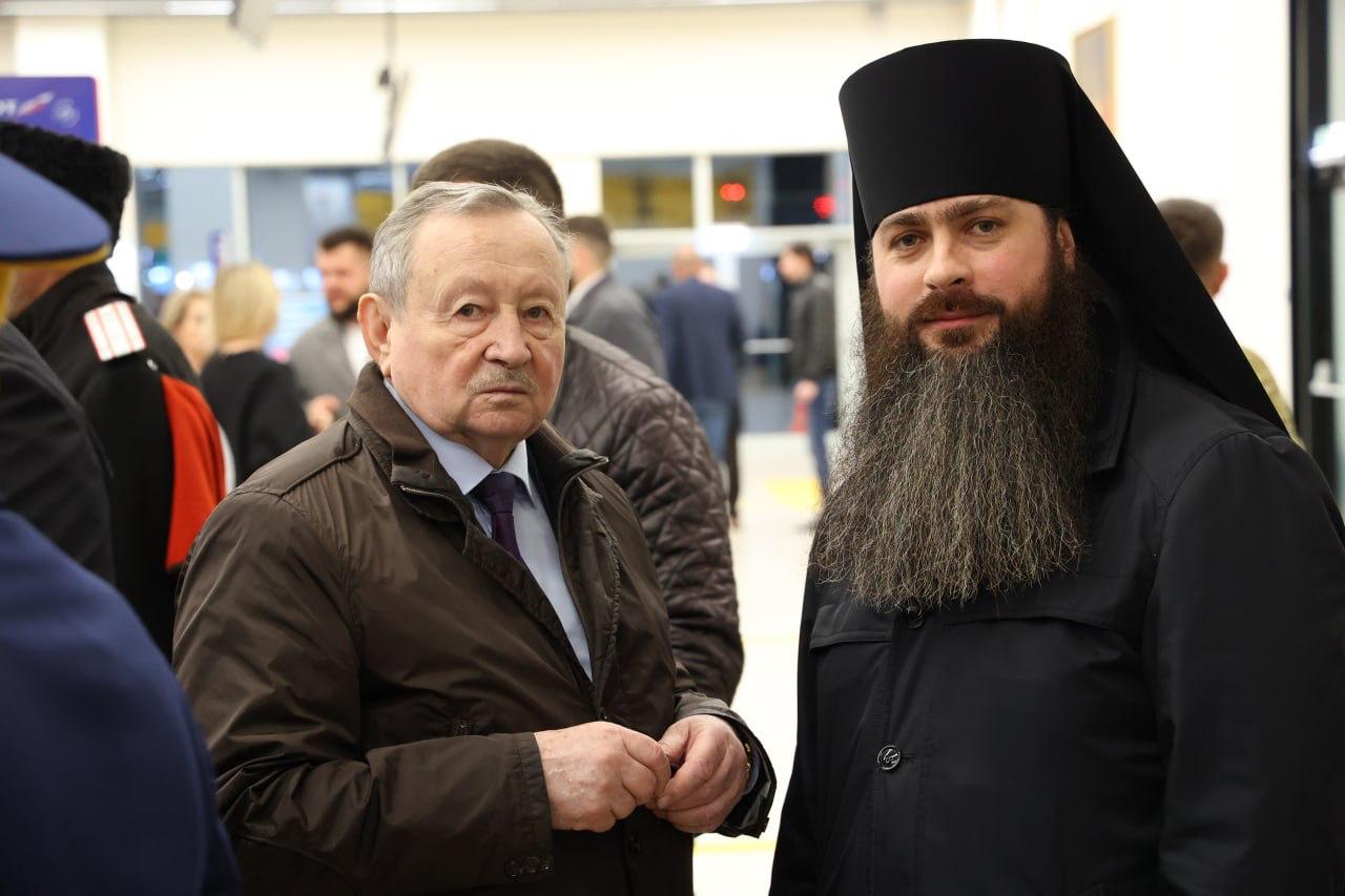 Николай Великдань передал частицу Благодатного огня в храмы Труновского округа