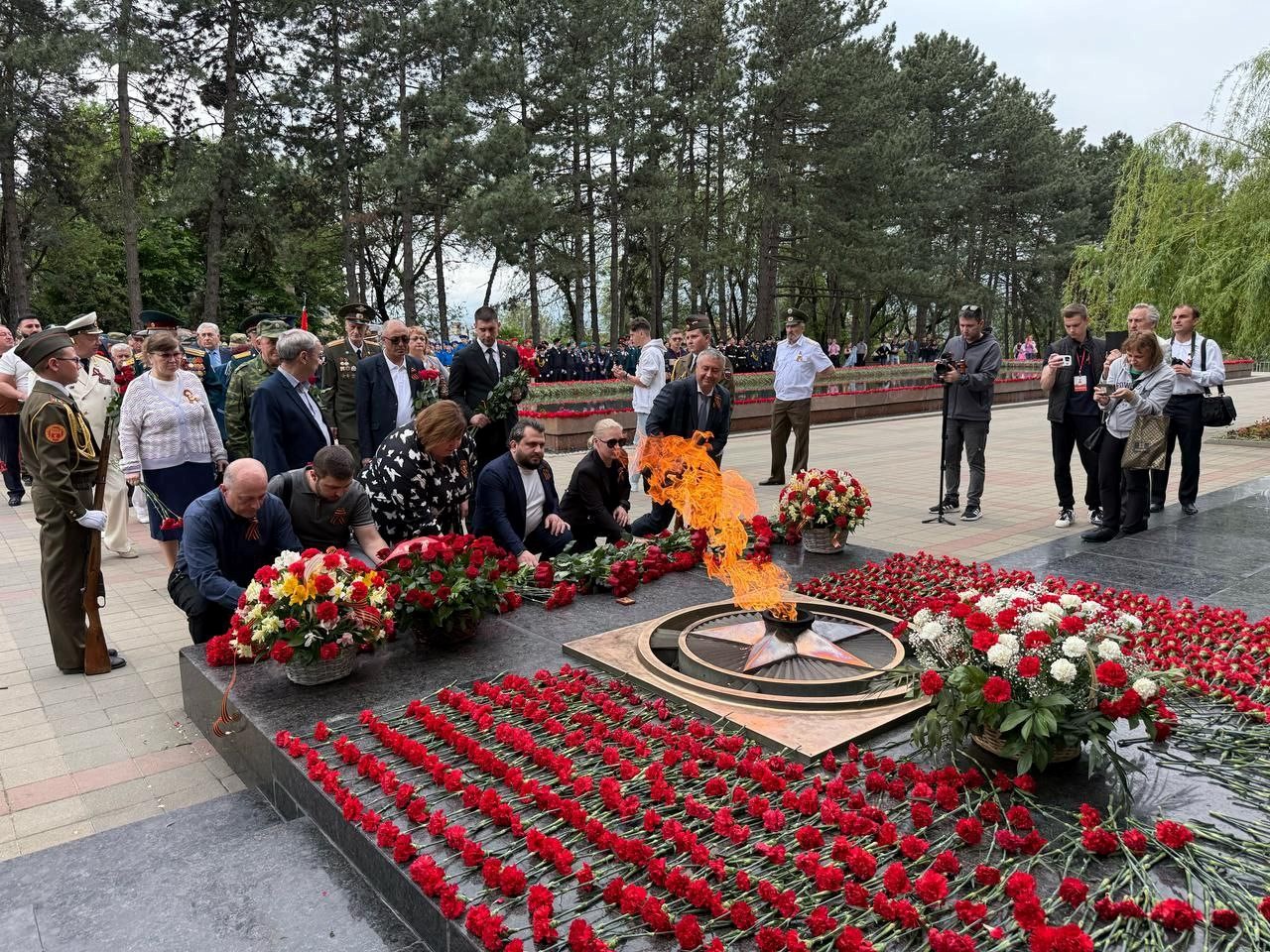 Депутаты Думы Ставрополья приняли участие в мероприятиях, посвященных 80-й годовщине Великой Победы